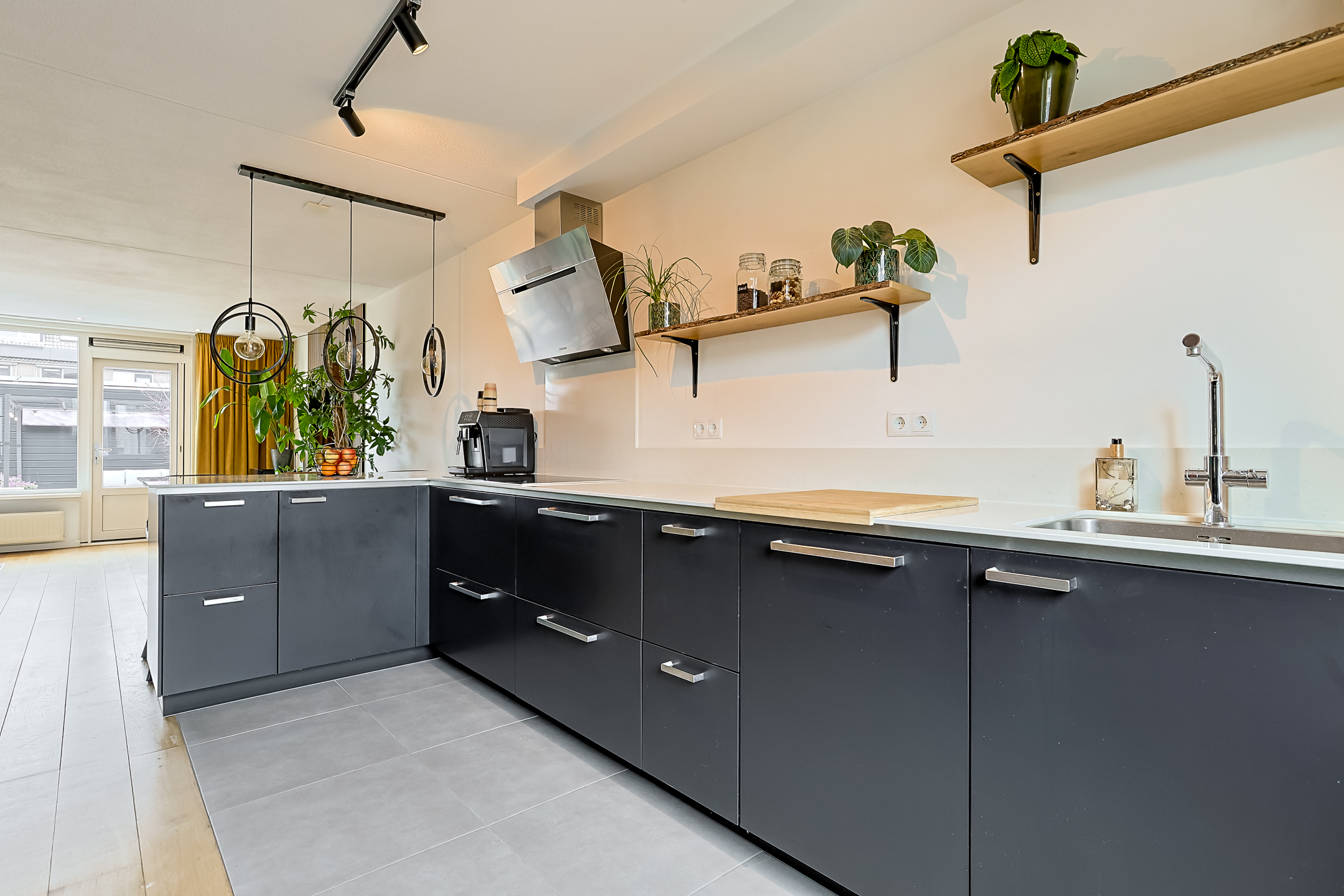 Eengezinswoning Tussenwoning Zuiderkeerkring 219, Alphen aan den Rijn