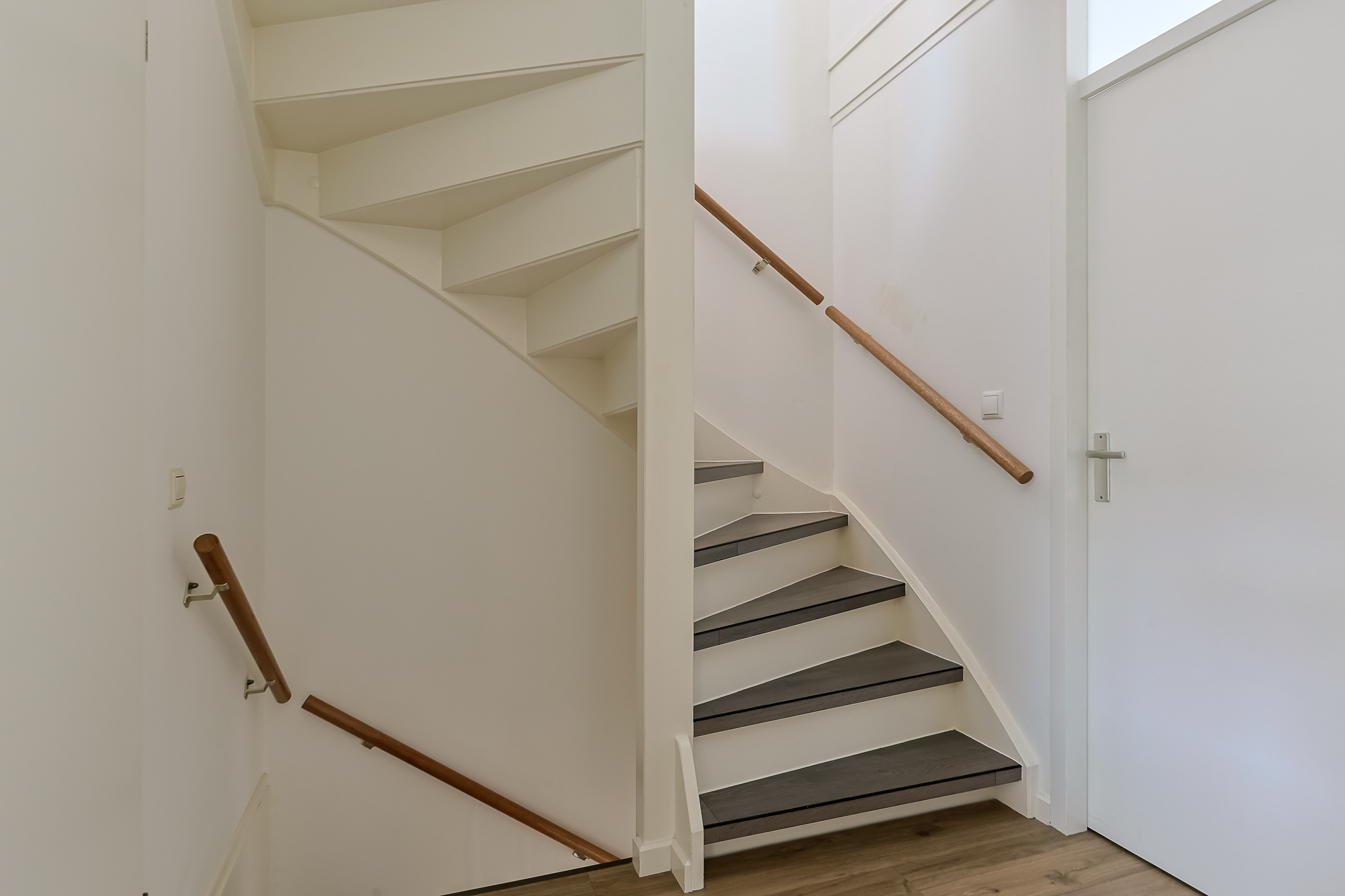 Eengezinswoning Tussenwoning Zuiderkeerkring 219, Alphen aan den Rijn