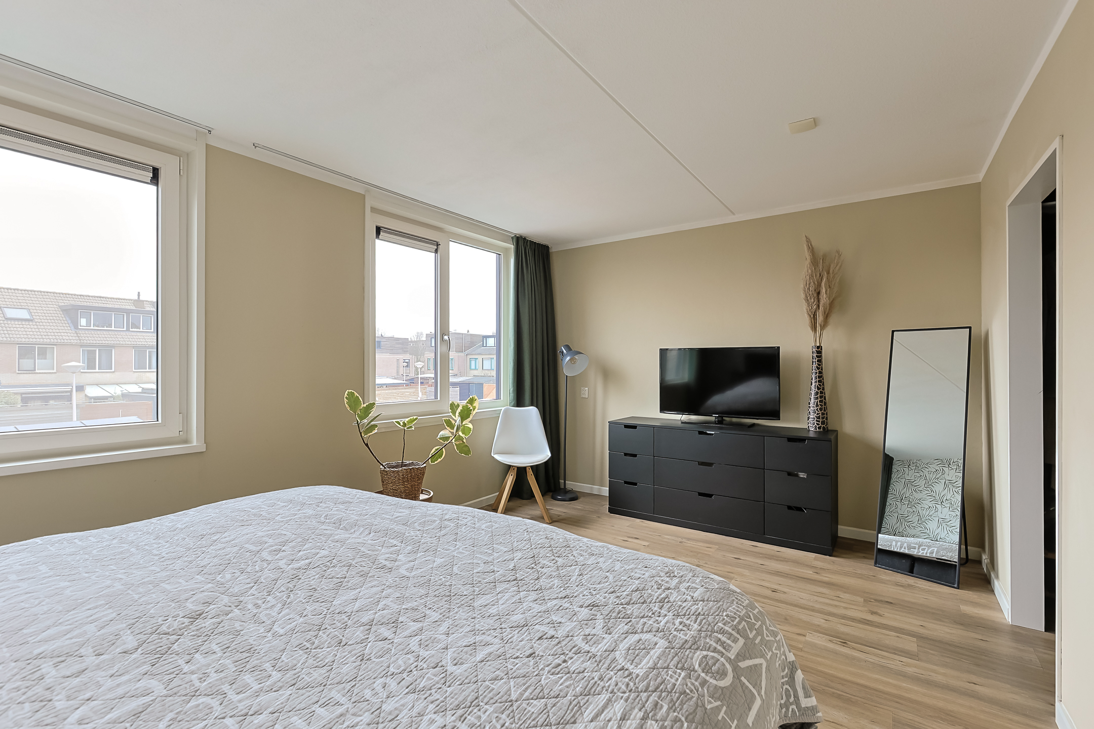 Eengezinswoning Tussenwoning Zuiderkeerkring 219, Alphen aan den Rijn