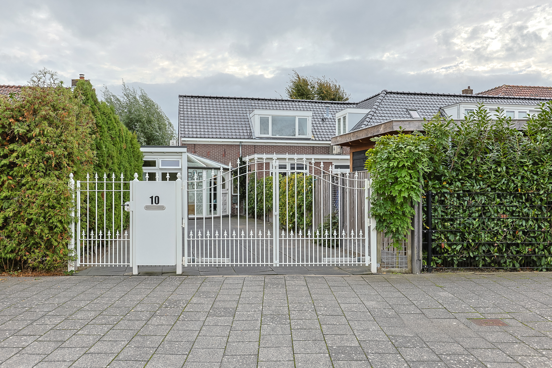 Eengezinswoning Twee onder een kapwoning Blijenbergstraat 10, Alphen aan den Rijn