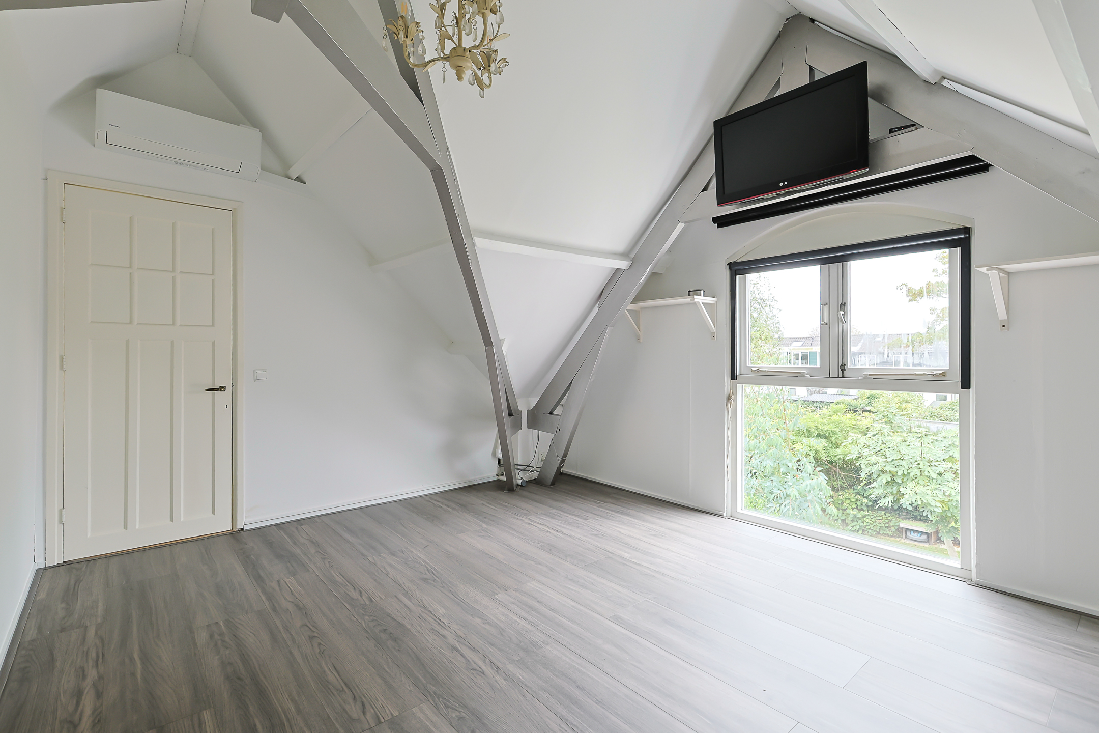 Eengezinswoning Twee onder een kapwoning Blijenbergstraat 10, Alphen aan den Rijn