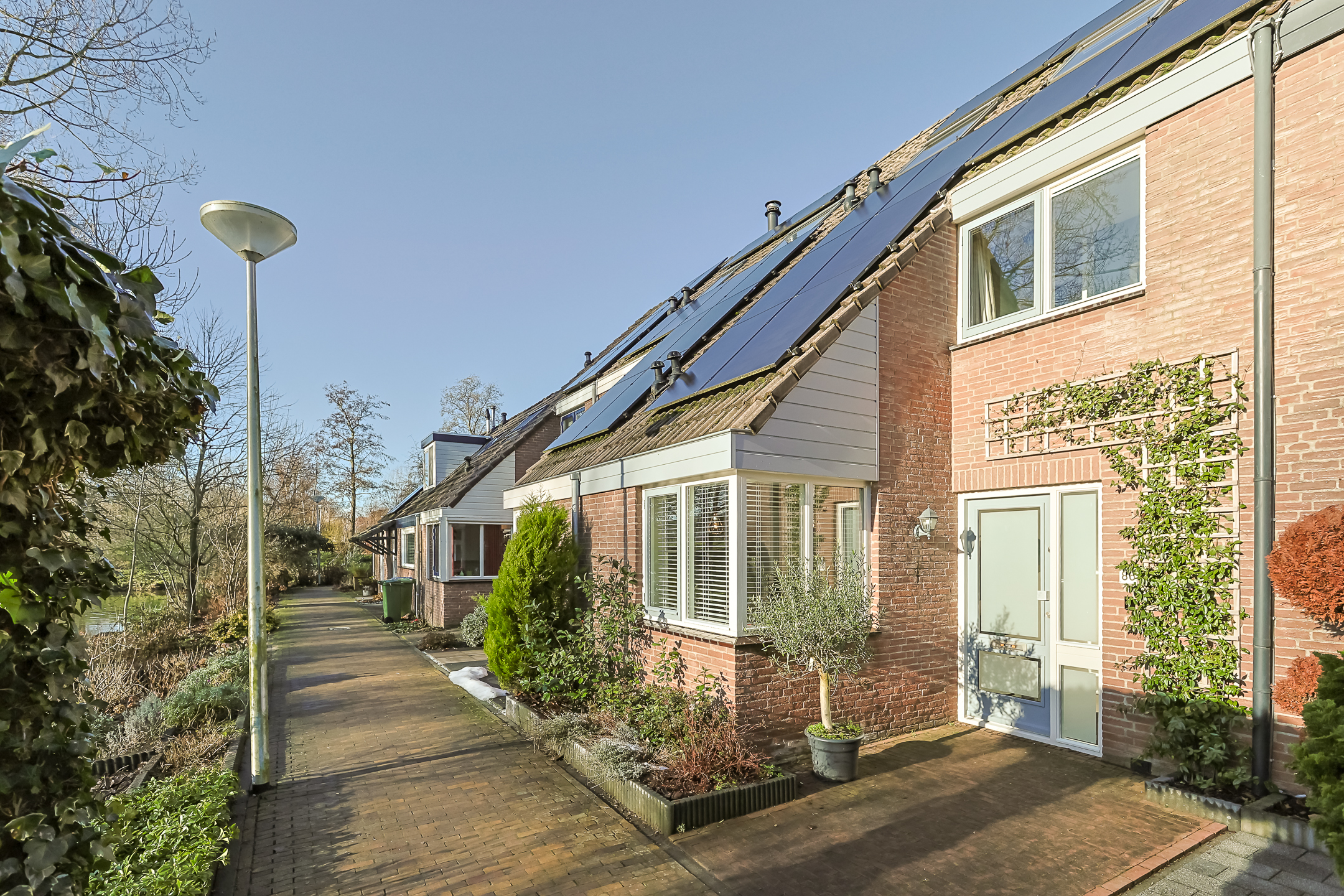 Eengezinswoning Tussenwoning Doornenburg 86, Alphen aan den Rijn