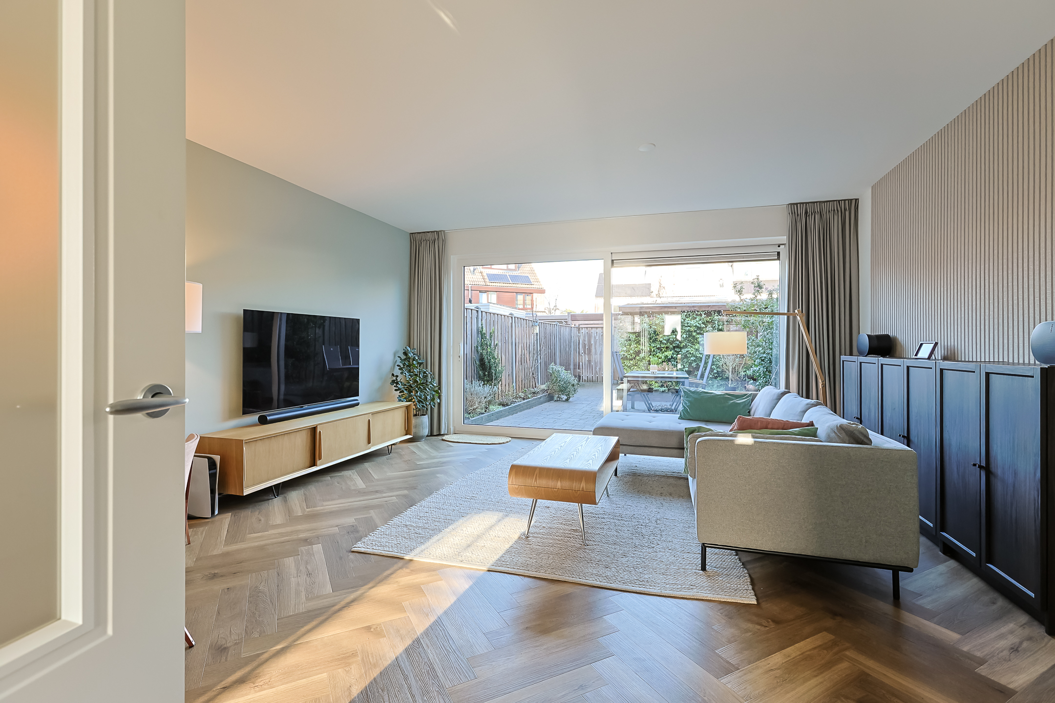 Eengezinswoning Tussenwoning Doornenburg 86, Alphen aan den Rijn