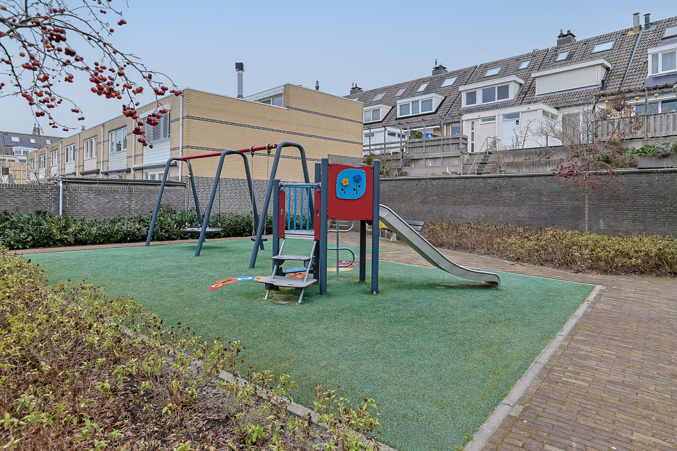 Eengezinswoning Tussenwoning Sterkenburg 69, Alphen aan den Rijn