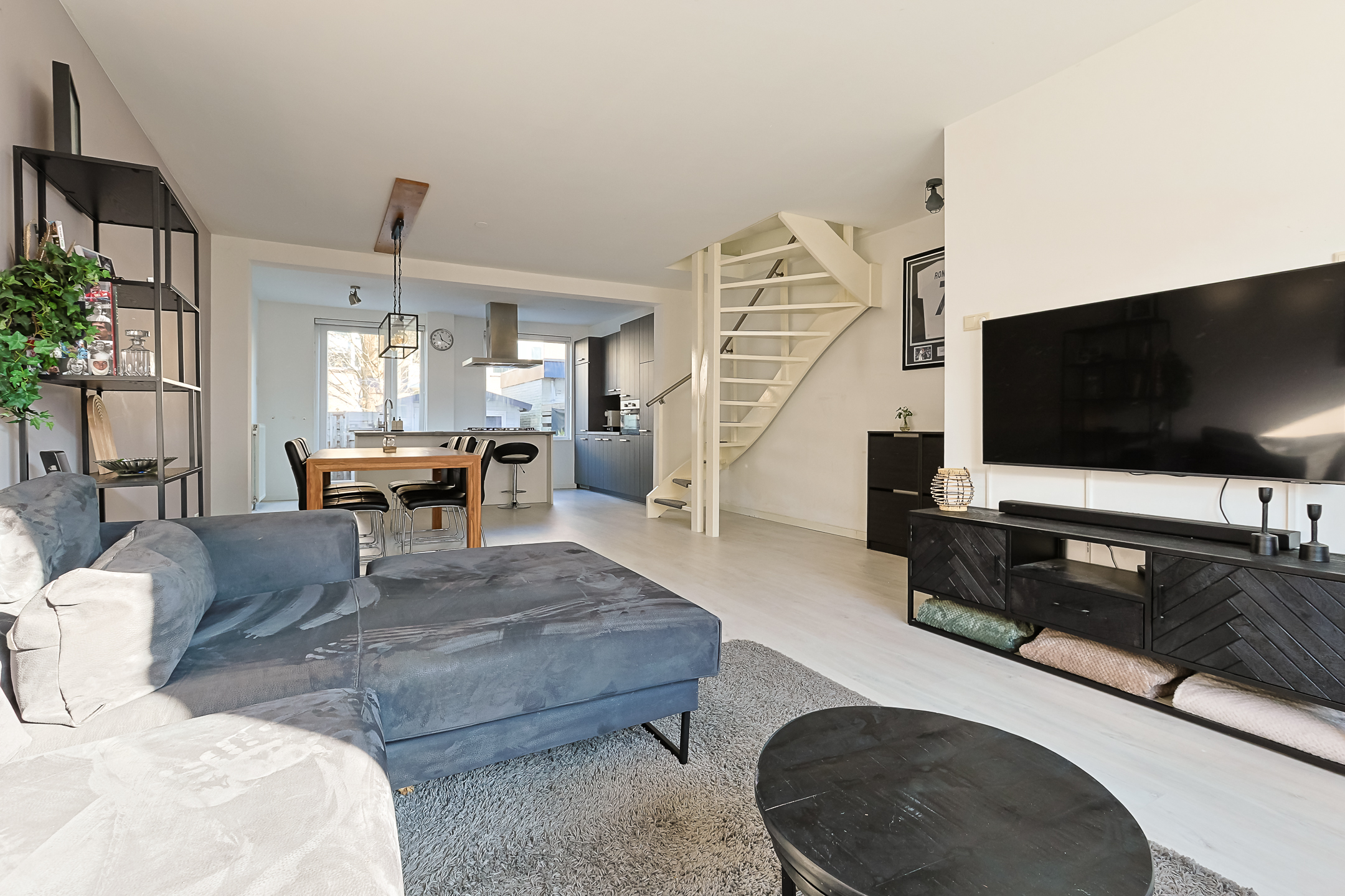 Eengezinswoning Tussenwoning Willemstraat 36, Alphen aan den Rijn