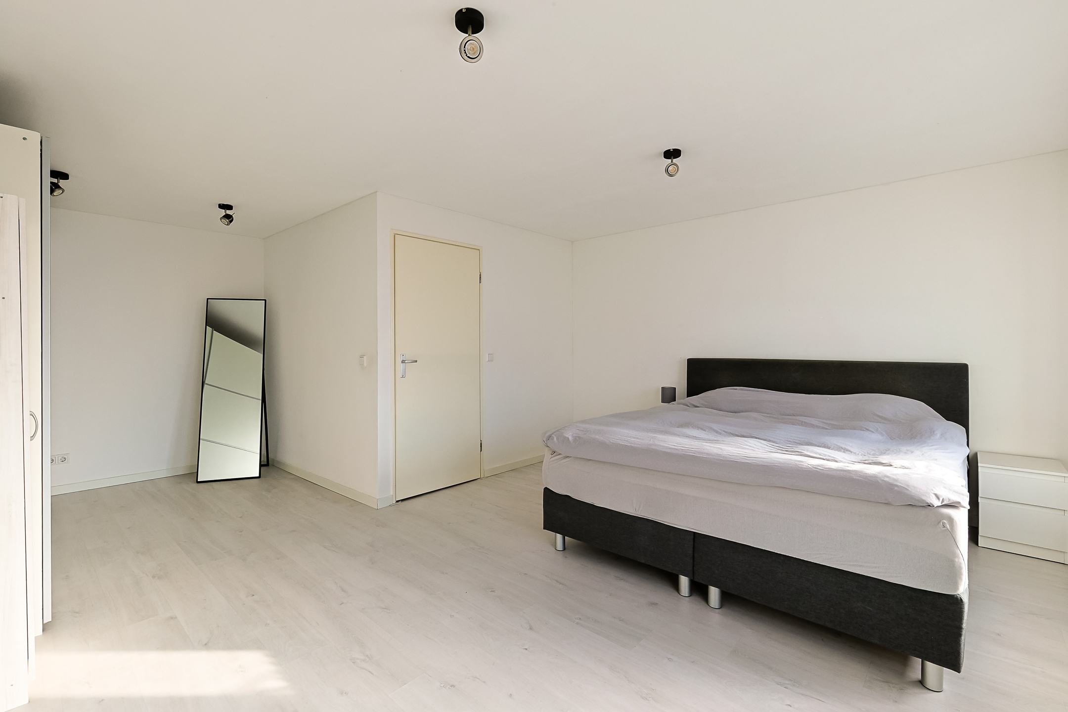 Eengezinswoning Tussenwoning Willemstraat 36, Alphen aan den Rijn