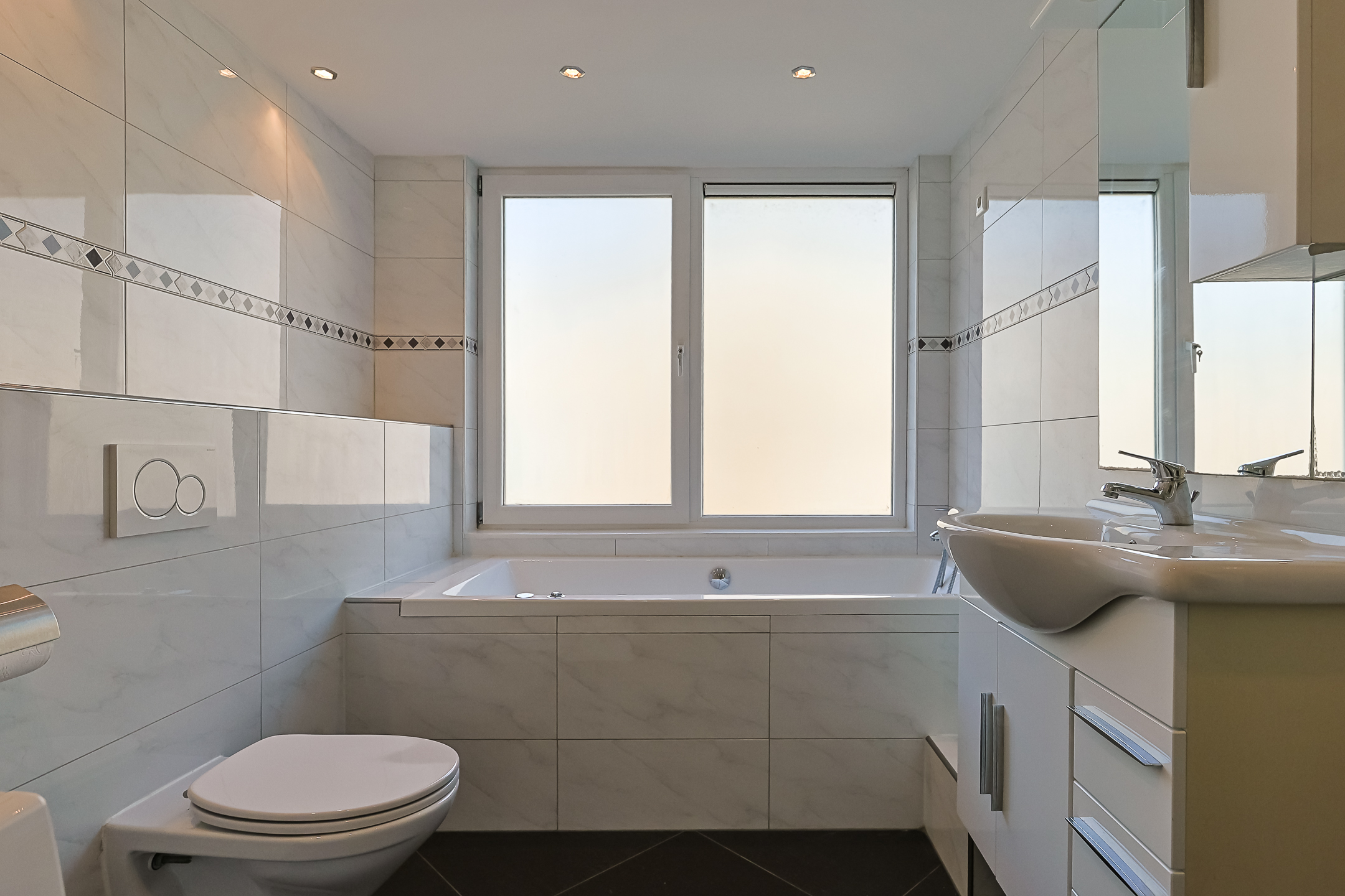 Eengezinswoning Tussenwoning Willemstraat 36, Alphen aan den Rijn