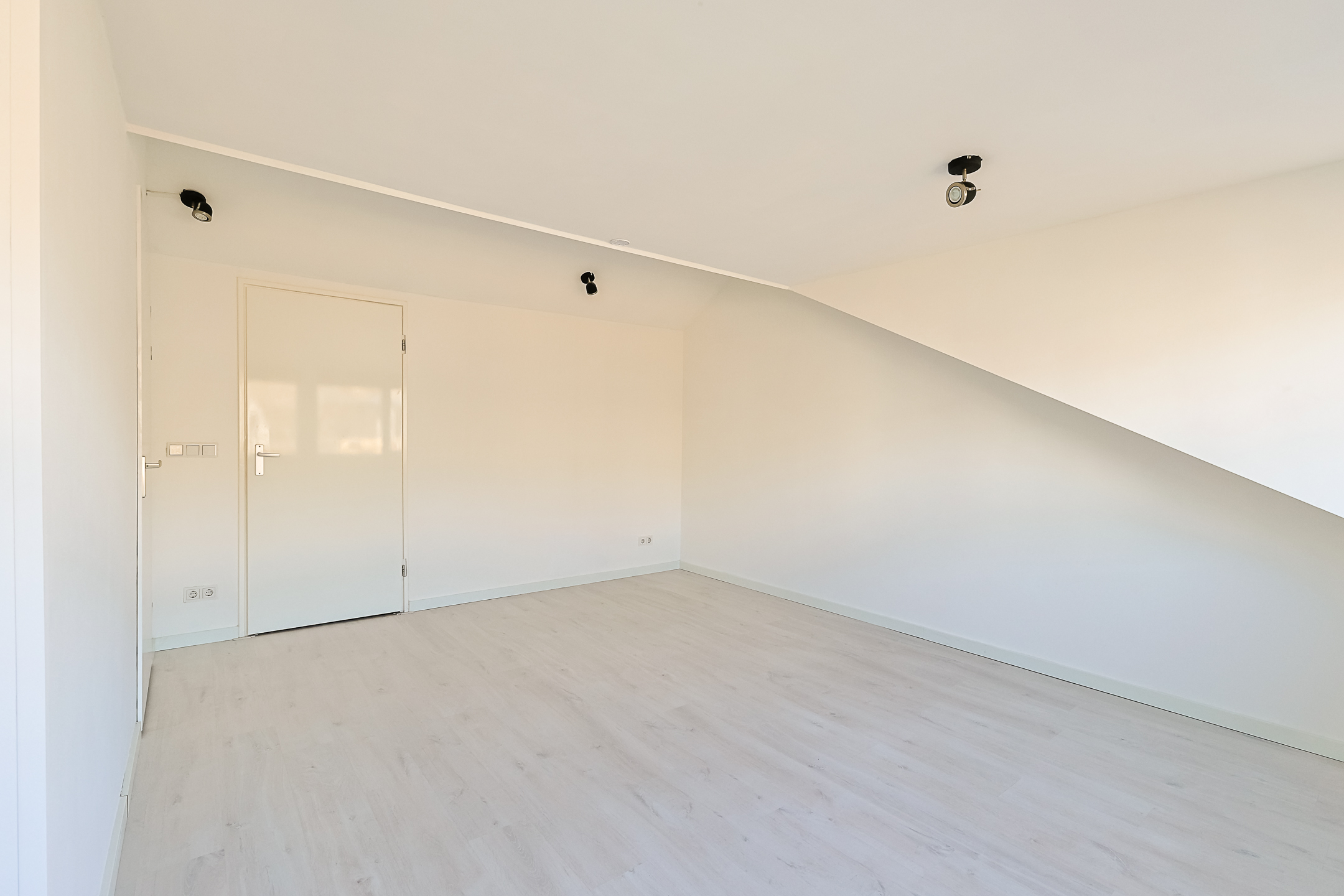 Eengezinswoning Tussenwoning Willemstraat 36, Alphen aan den Rijn