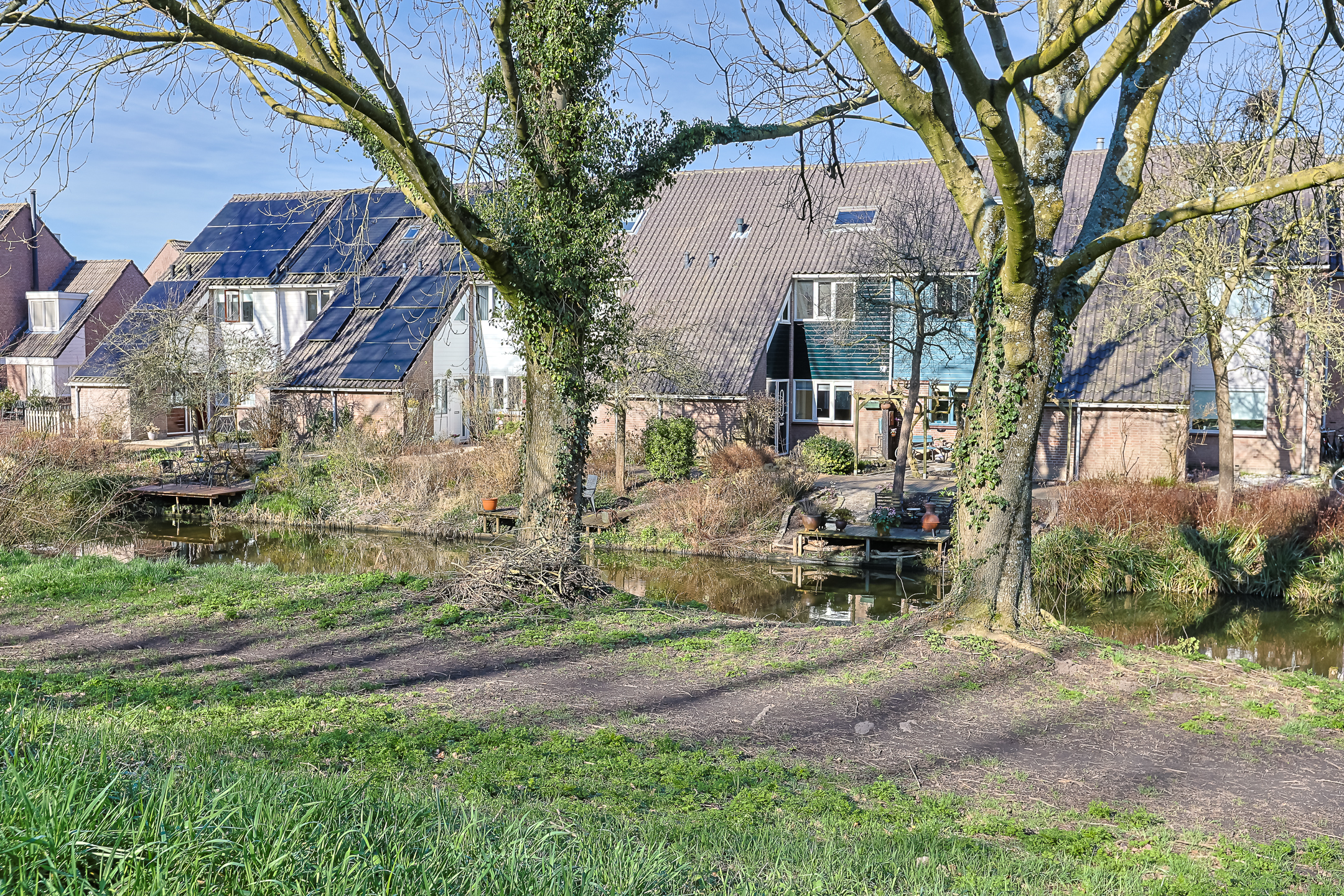 Eengezinswoning Tussenwoning Doornenburg 104, Alphen aan den Rijn
