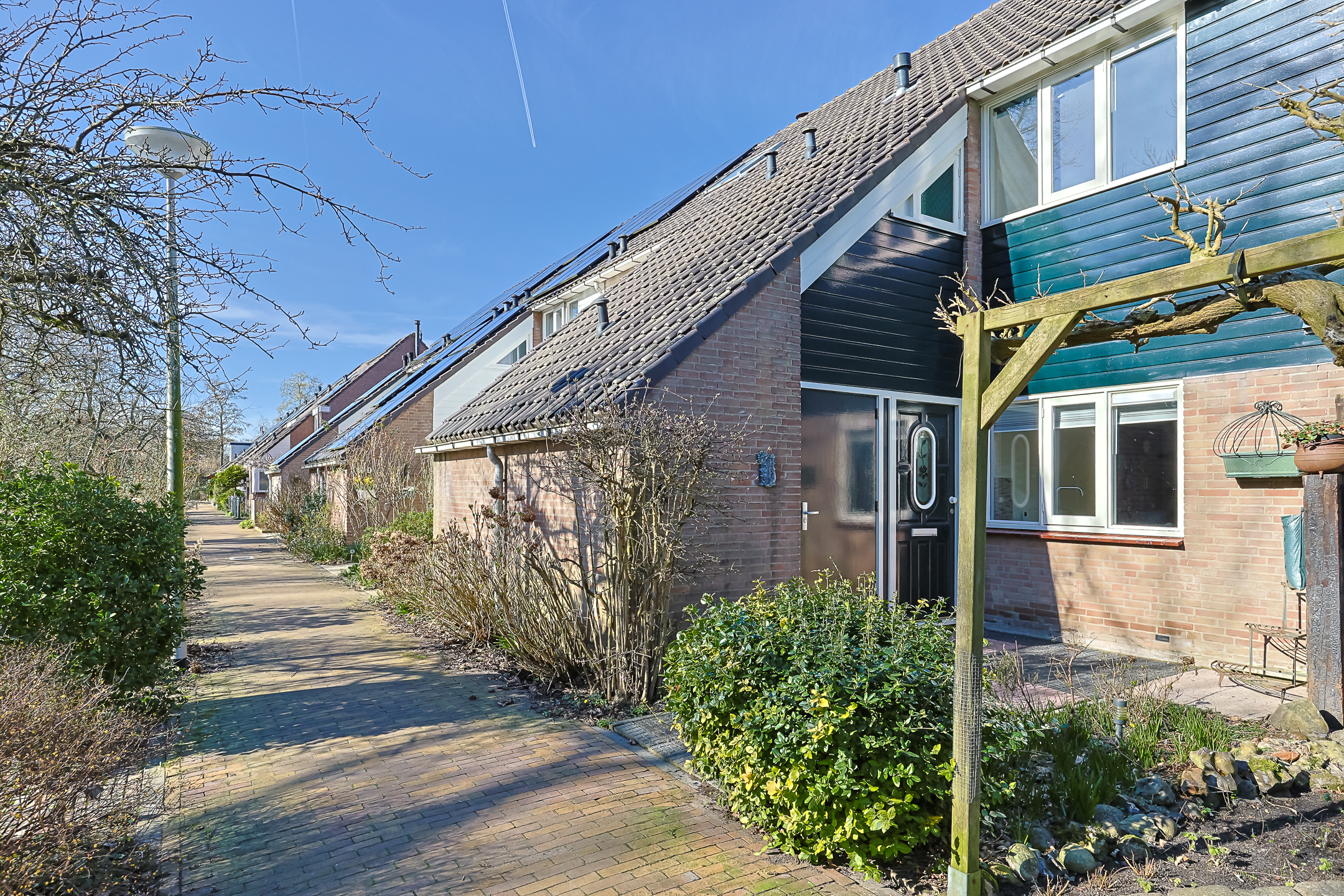 Eengezinswoning Tussenwoning Doornenburg 104, Alphen aan den Rijn