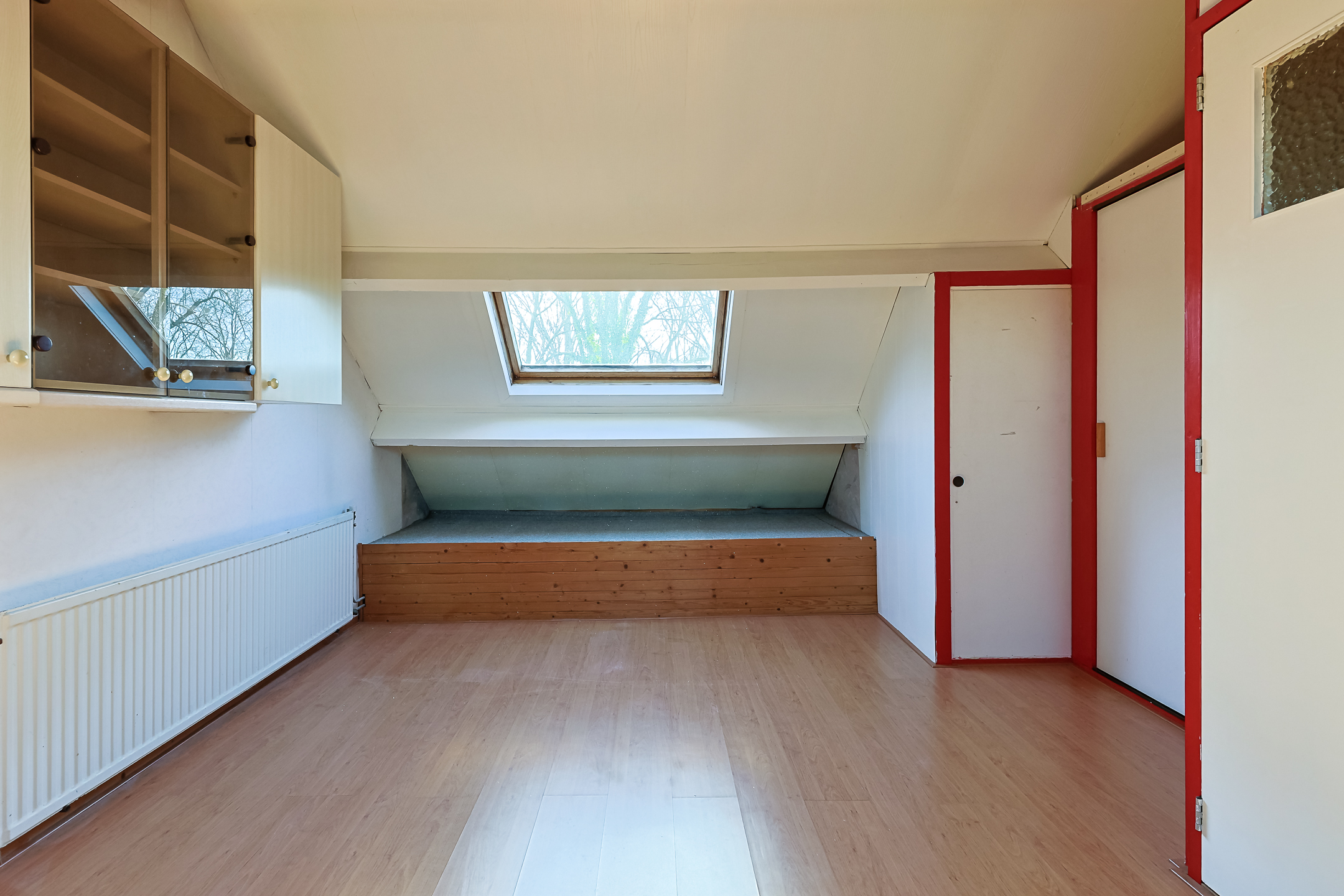 Eengezinswoning Tussenwoning Doornenburg 104, Alphen aan den Rijn