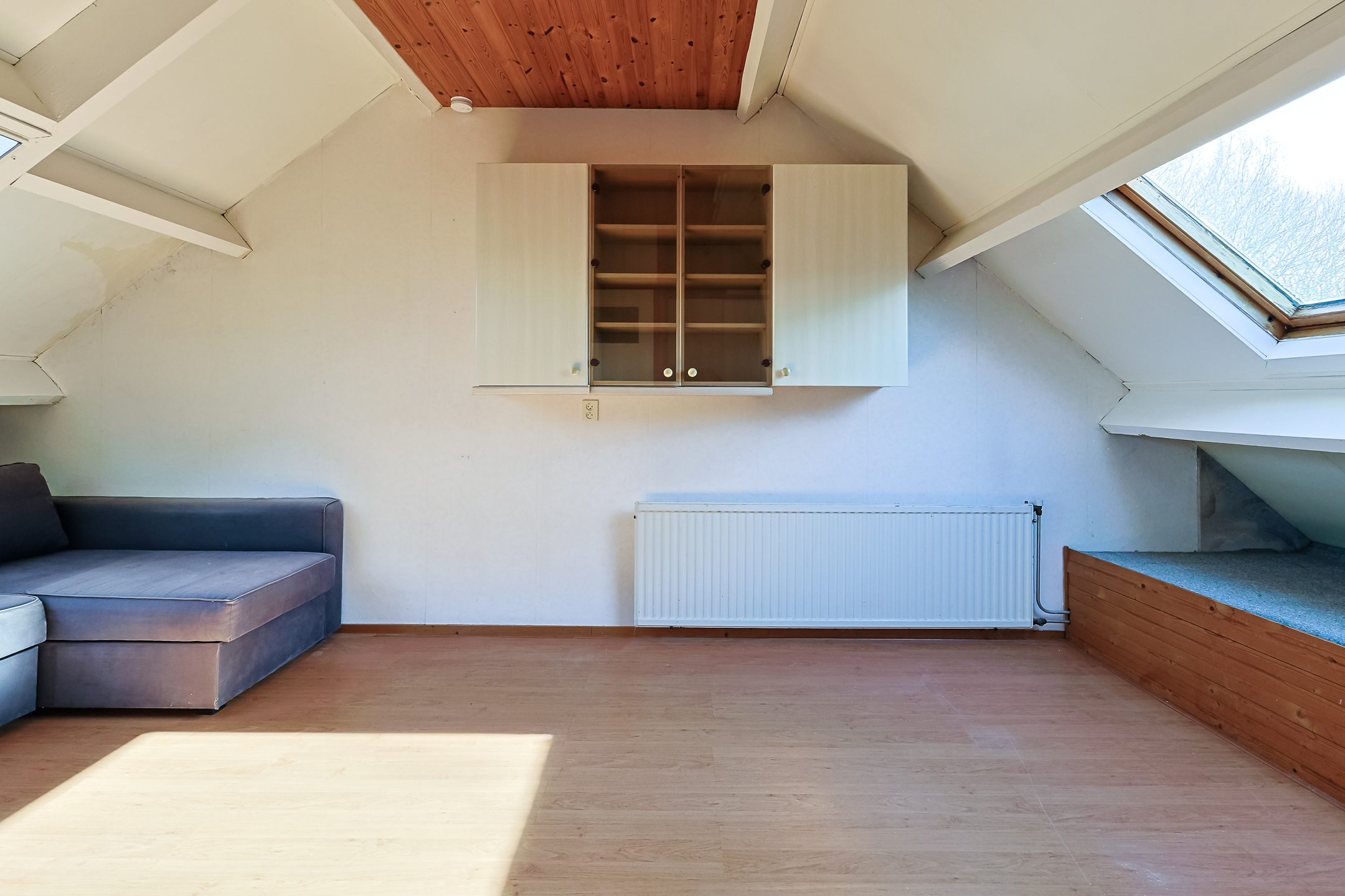 Eengezinswoning Tussenwoning Doornenburg 104, Alphen aan den Rijn