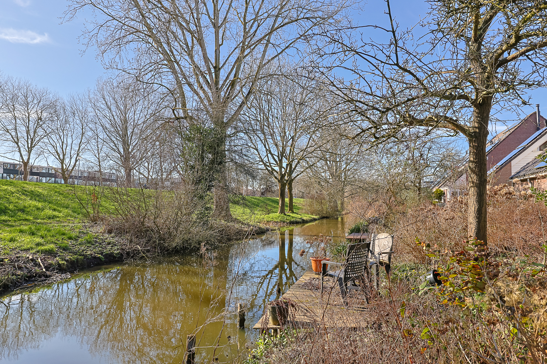 Eengezinswoning Tussenwoning Doornenburg 104, Alphen aan den Rijn