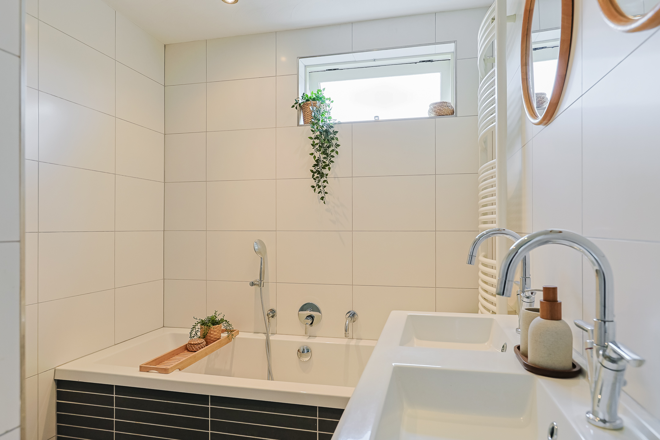 Eengezinswoning Tussenwoning Van Poelgeestlaan 10, Koudekerk aan den Rijn