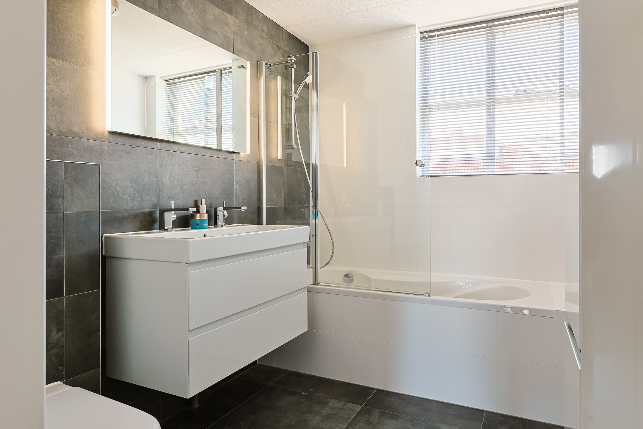 Eengezinswoning Tussenwoning Prins Hendrikstraat 38A, Alphen aan den Rijn