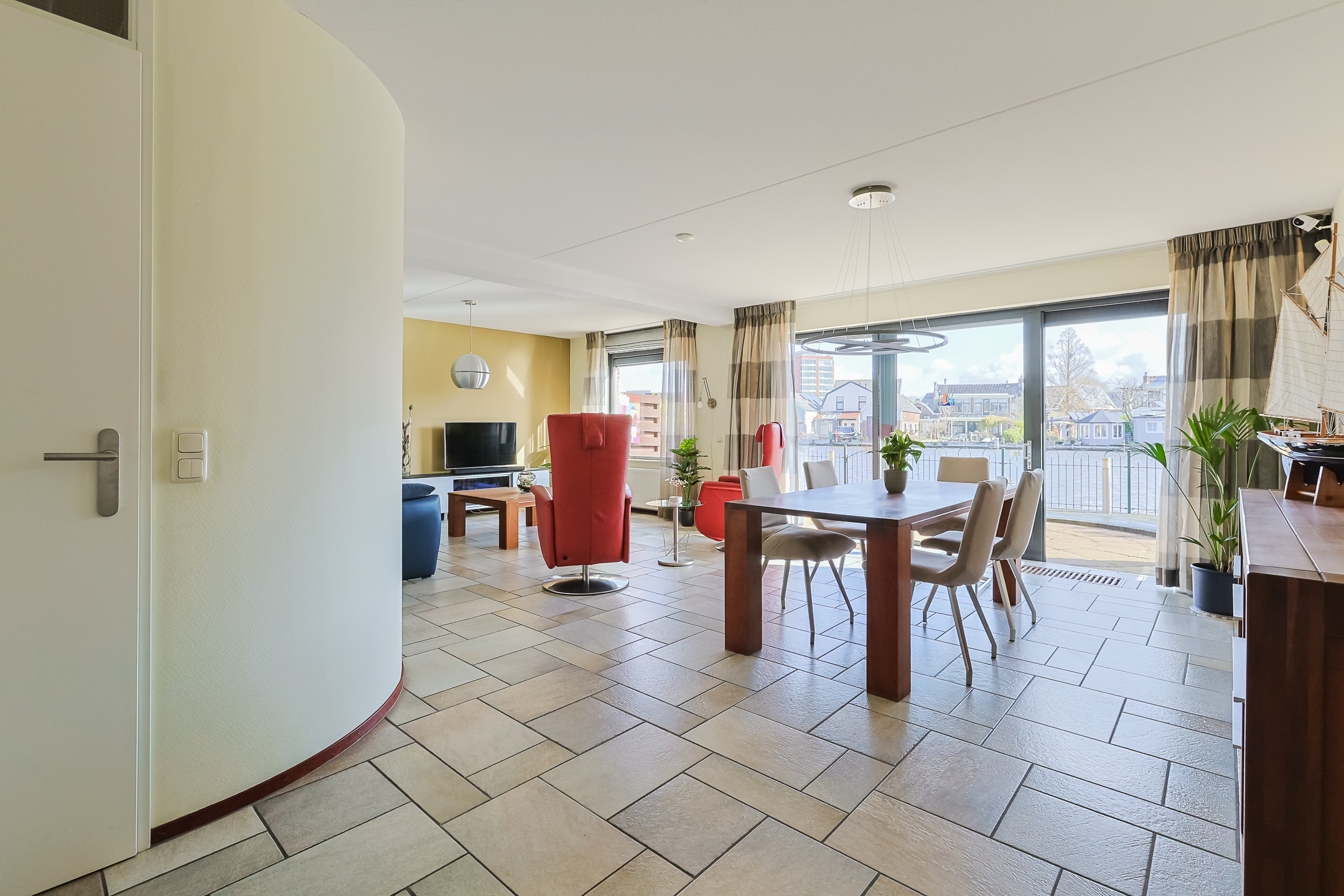 Eengezinswoning Tussenwoning Varossieaupalet 7, Alphen aan den Rijn