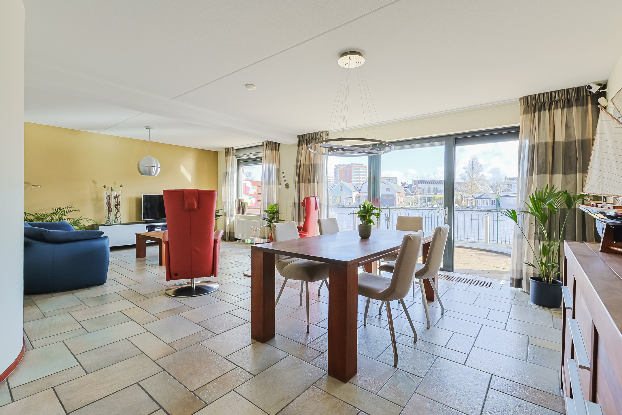 Eengezinswoning Tussenwoning Varossieaupalet 7, Alphen aan den Rijn