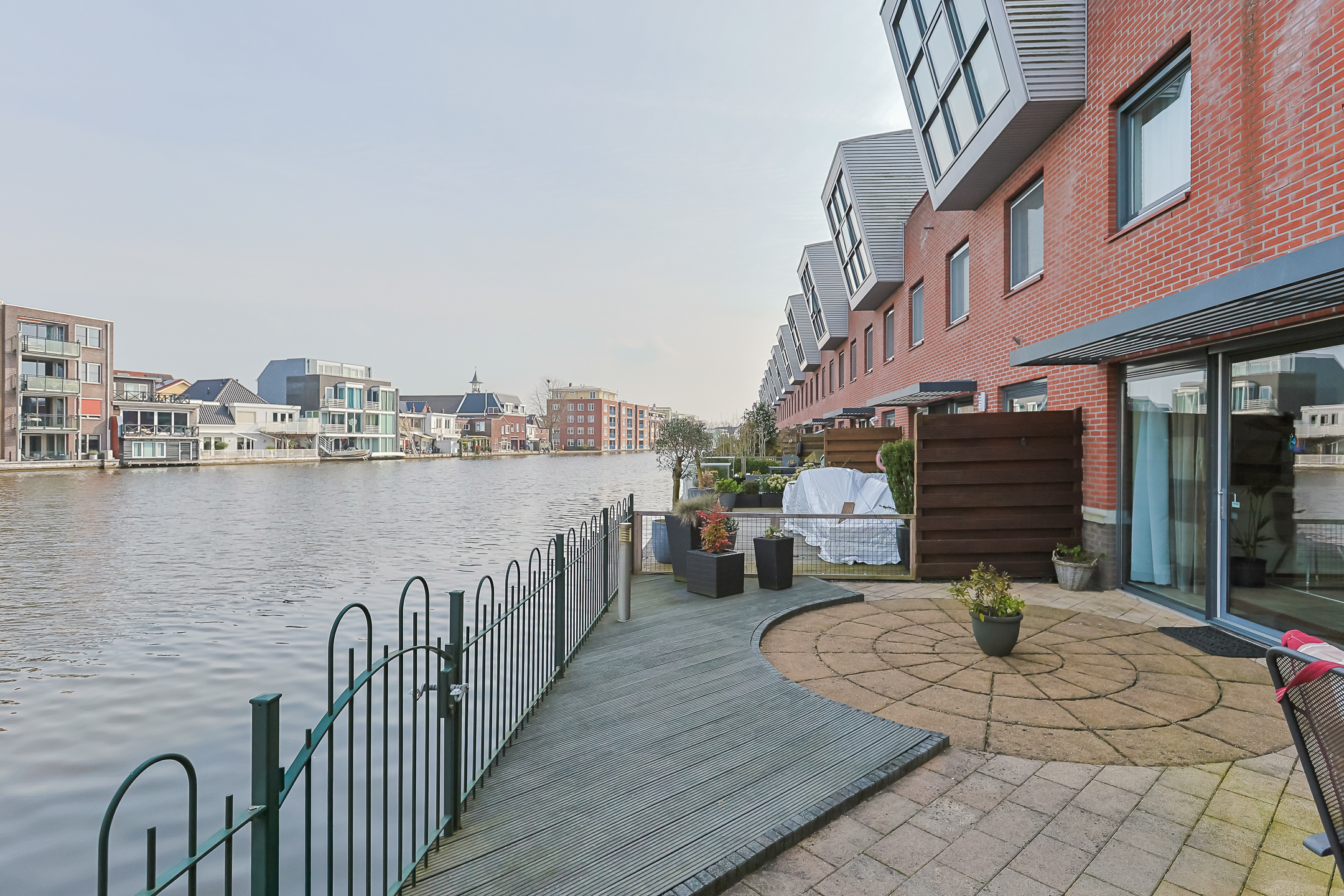 Eengezinswoning Tussenwoning Varossieaupalet 7, Alphen aan den Rijn