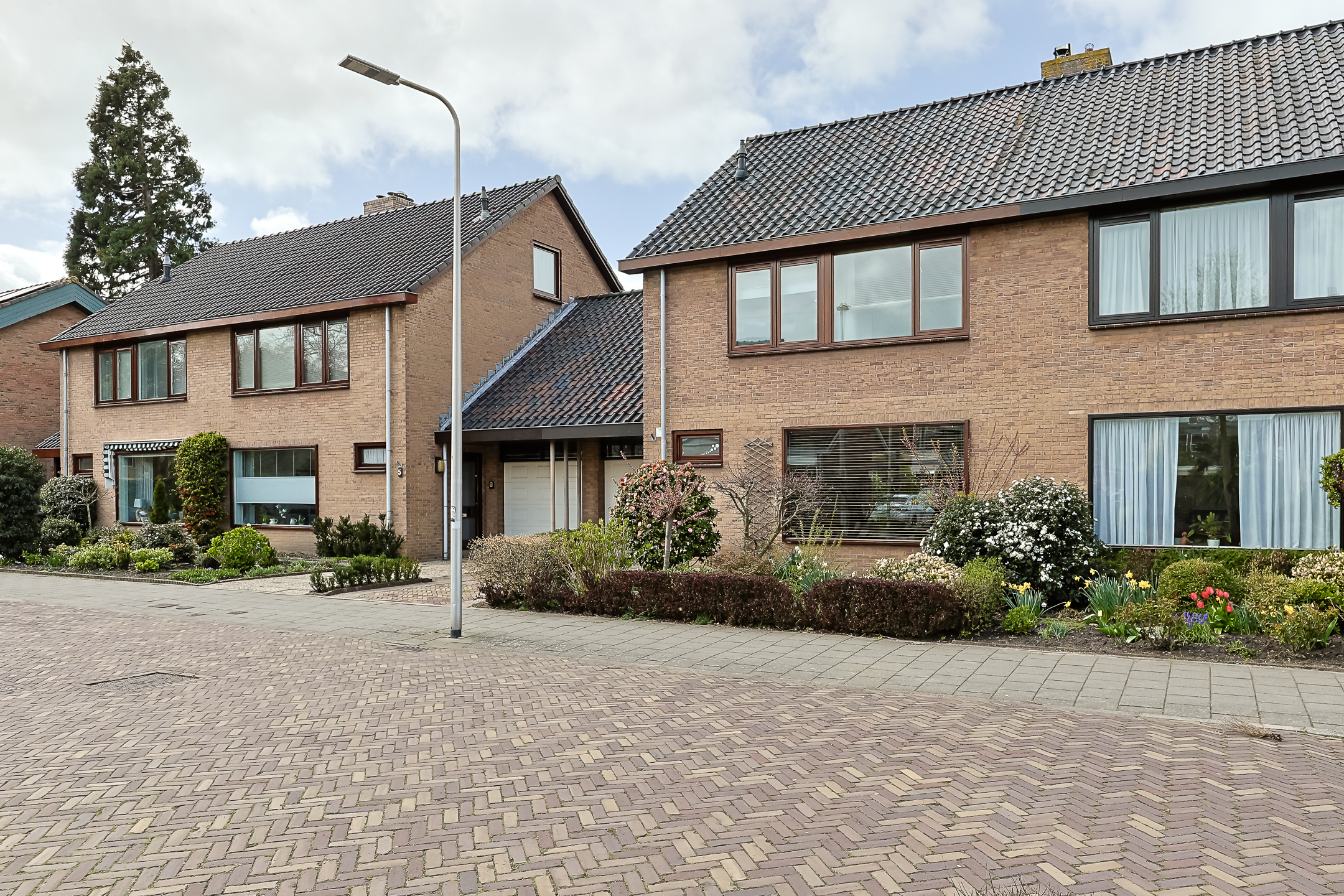 Eengezinswoning Geschakelde twee onder een kapwoning Amalia Van Solmsstraat 7, Alphen aan den Rijn