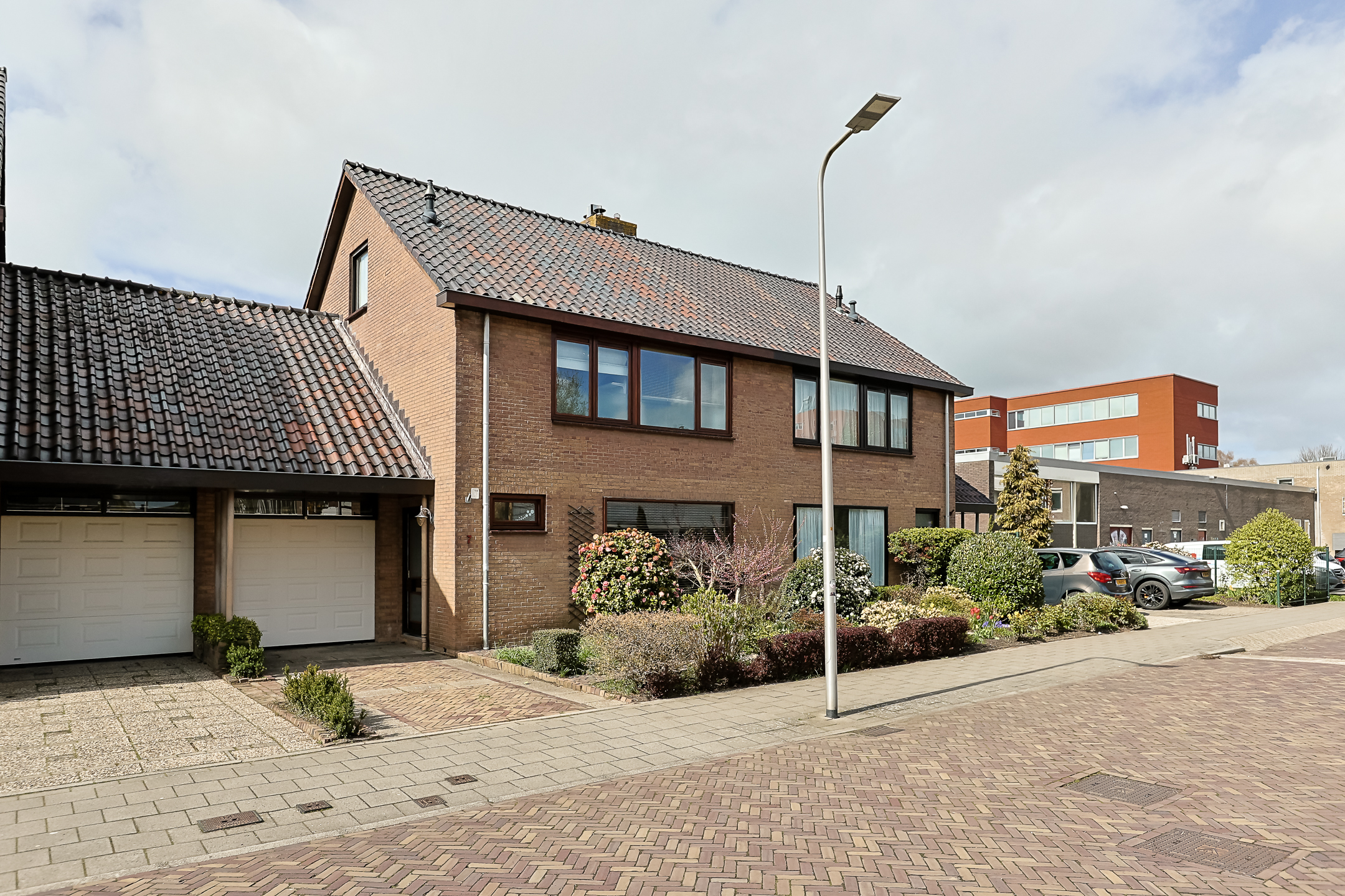 Eengezinswoning Geschakelde twee onder een kapwoning Amalia Van Solmsstraat 7, Alphen aan den Rijn