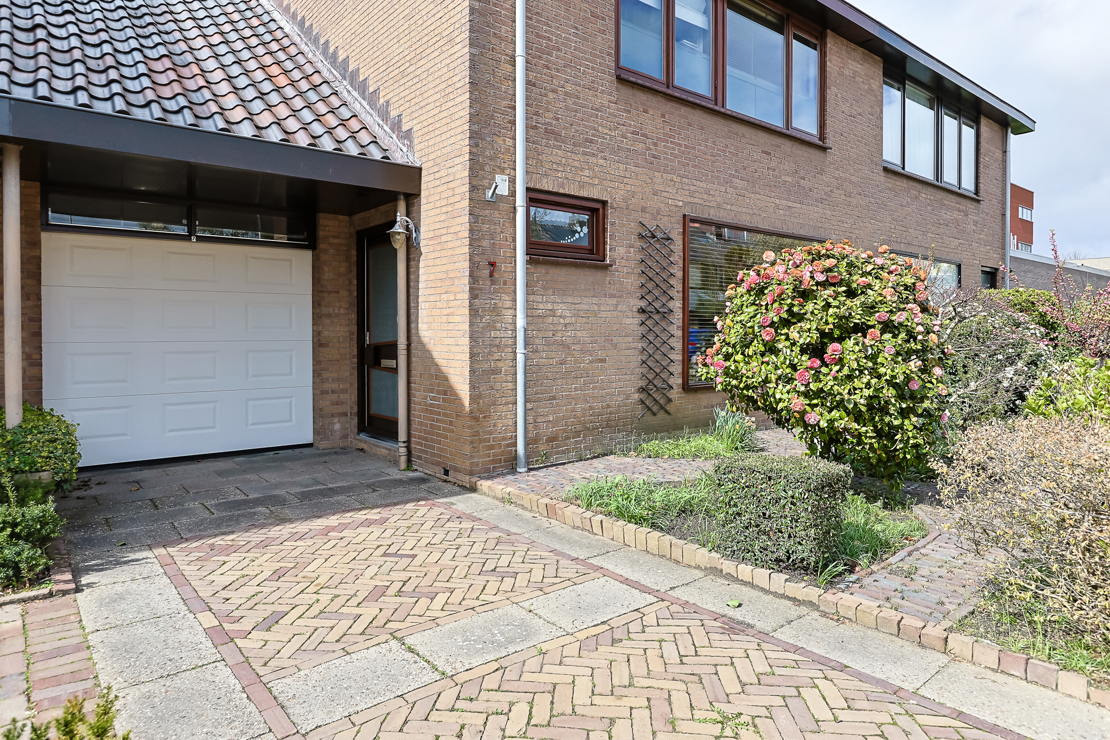 Eengezinswoning Geschakelde twee onder een kapwoning Amalia Van Solmsstraat 7, Alphen aan den Rijn