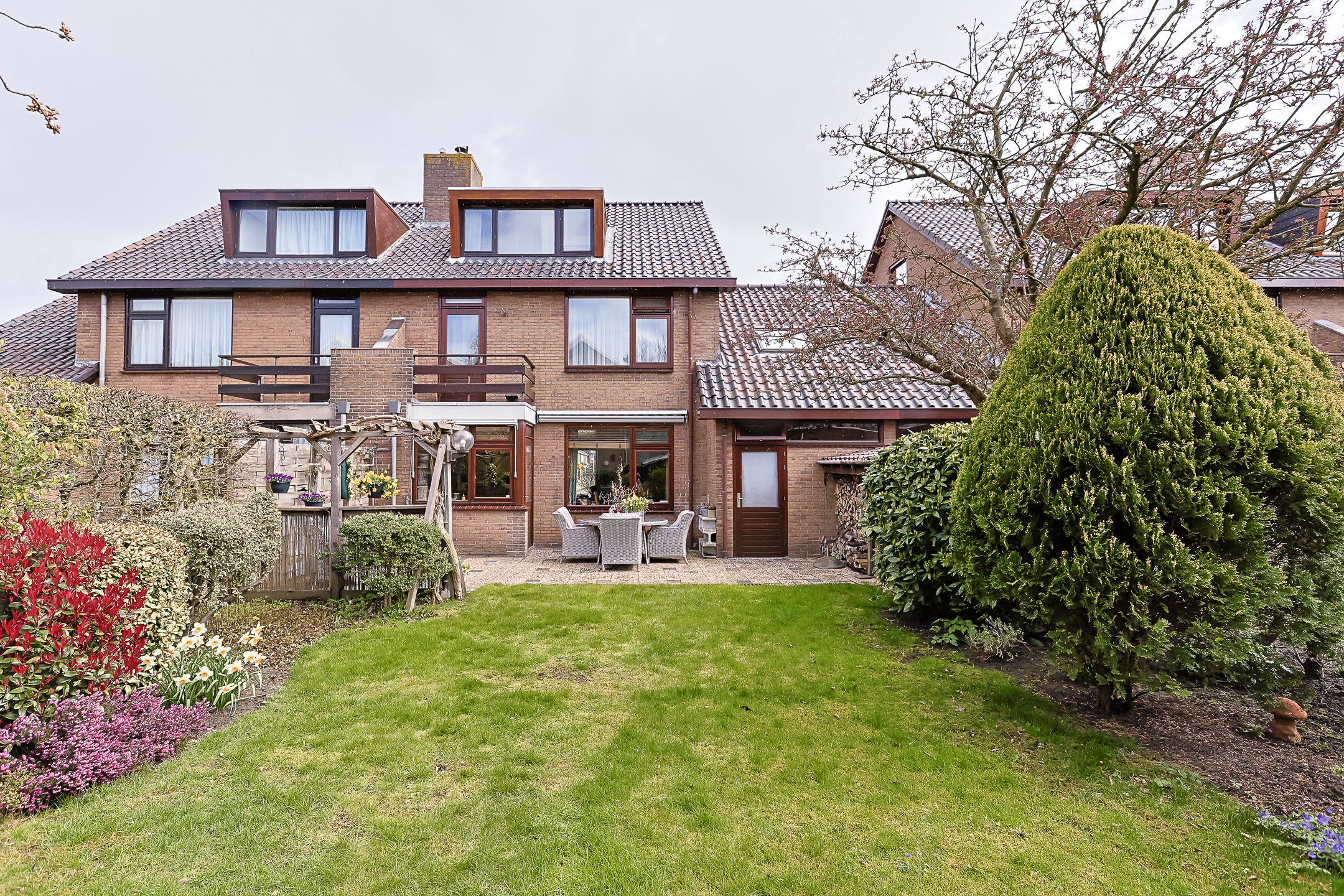 Eengezinswoning Geschakelde twee onder een kapwoning Amalia Van Solmsstraat 7, Alphen aan den Rijn