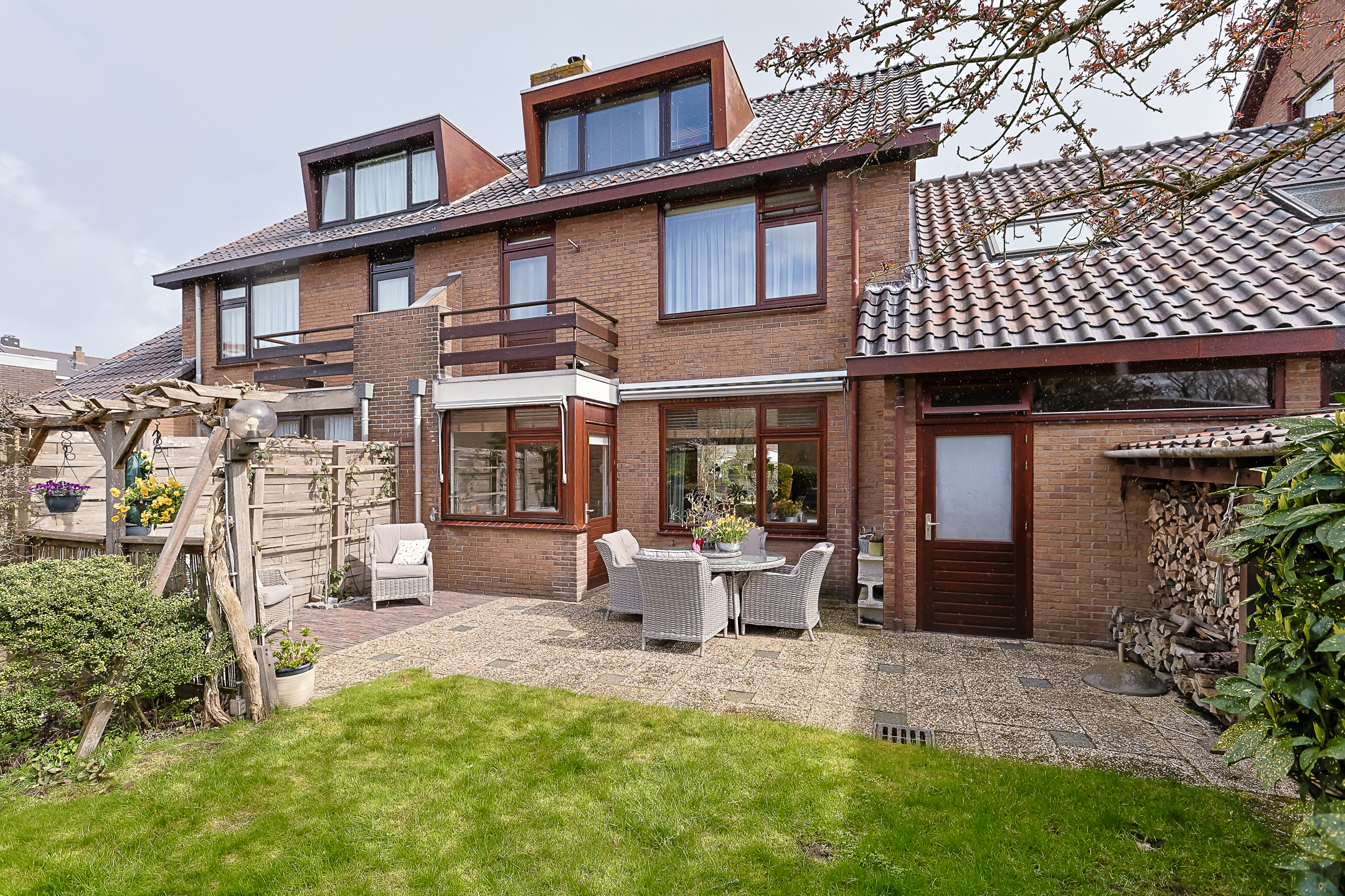 Eengezinswoning Geschakelde twee onder een kapwoning Amalia Van Solmsstraat 7, Alphen aan den Rijn