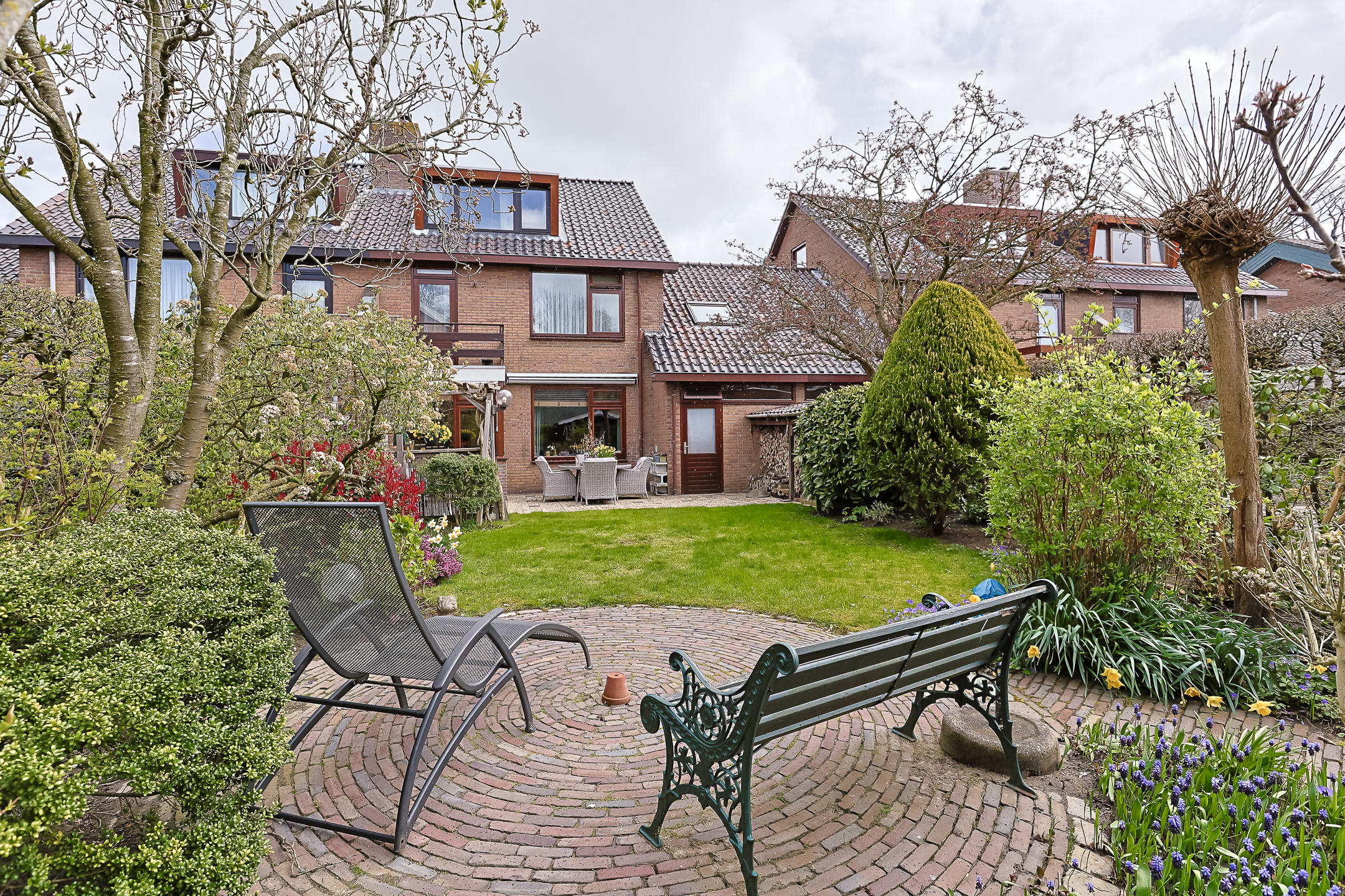 Eengezinswoning Geschakelde twee onder een kapwoning Amalia Van Solmsstraat 7, Alphen aan den Rijn