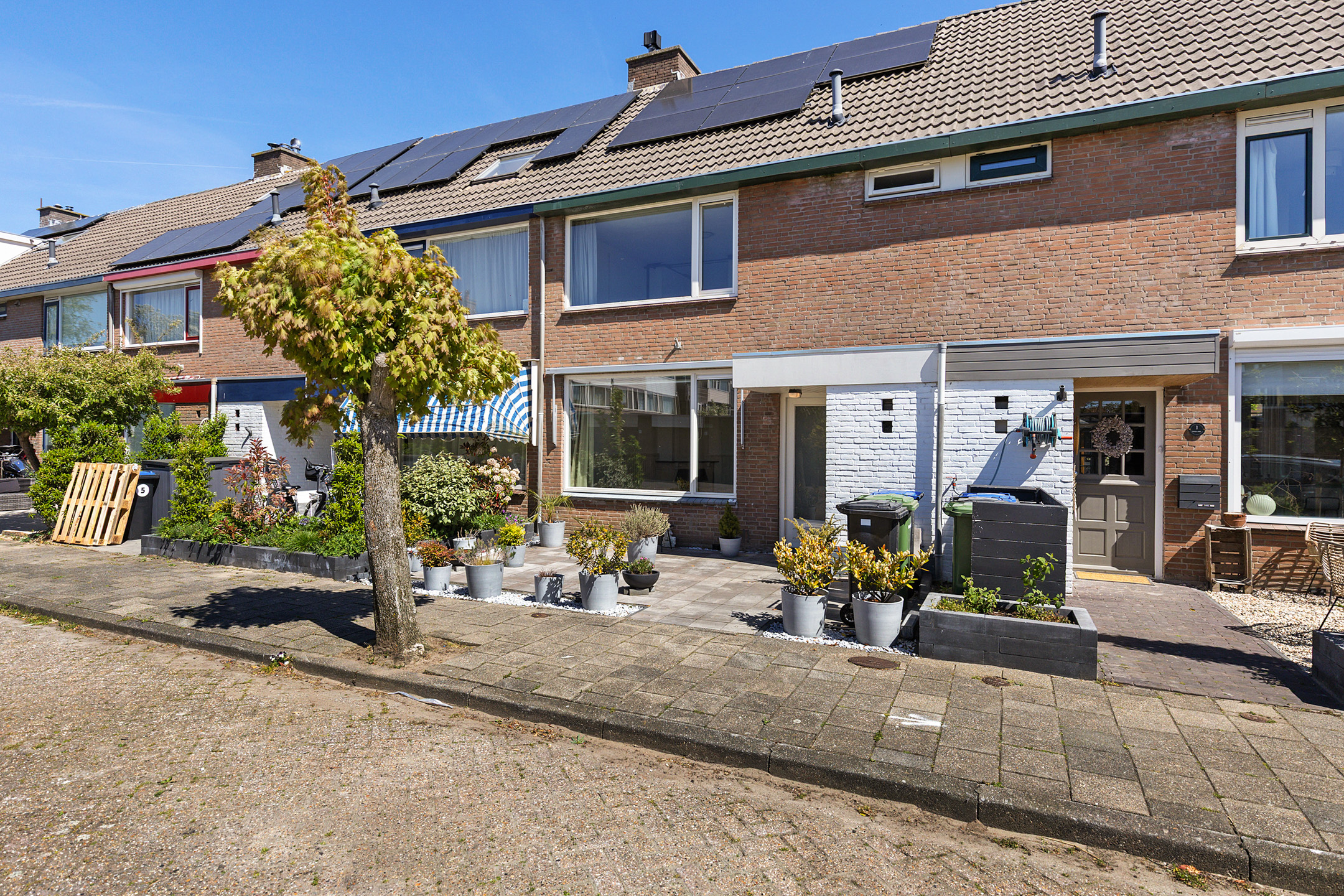 Eengezinswoning Tussenwoning Julianalaan 3, Woubrugge
