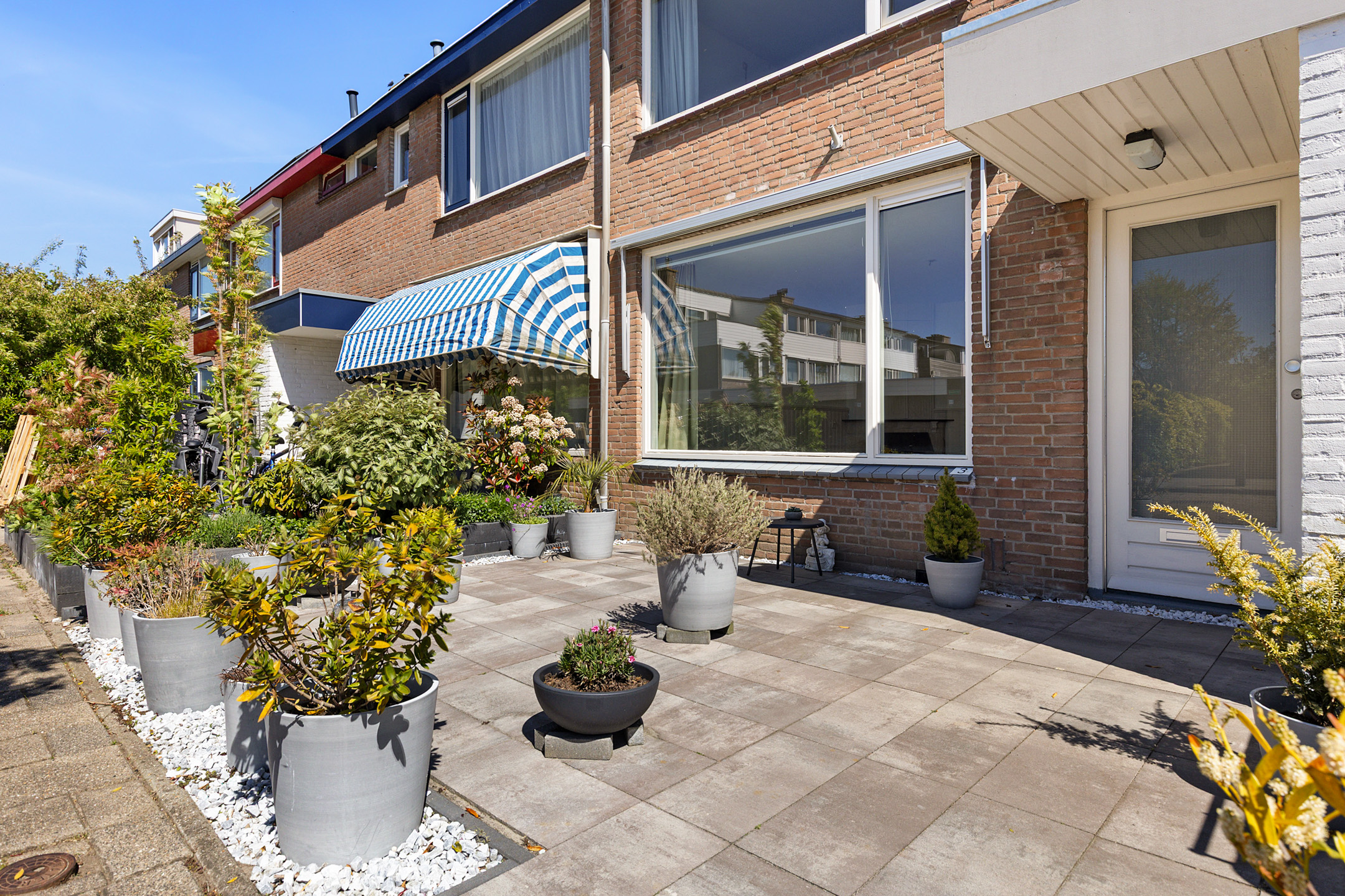 Eengezinswoning Tussenwoning Julianalaan 3, Woubrugge