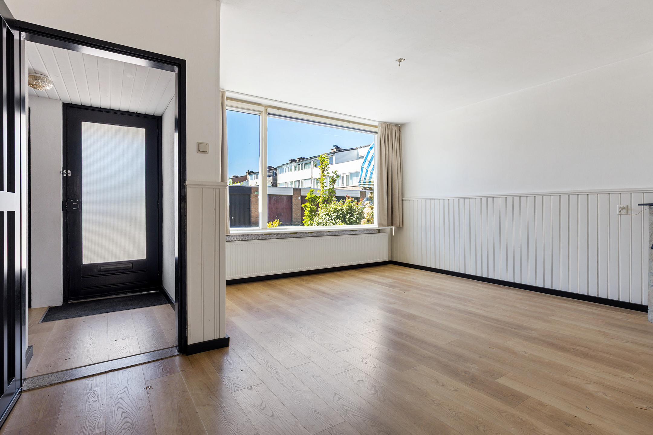 Eengezinswoning Tussenwoning Julianalaan 3, Woubrugge