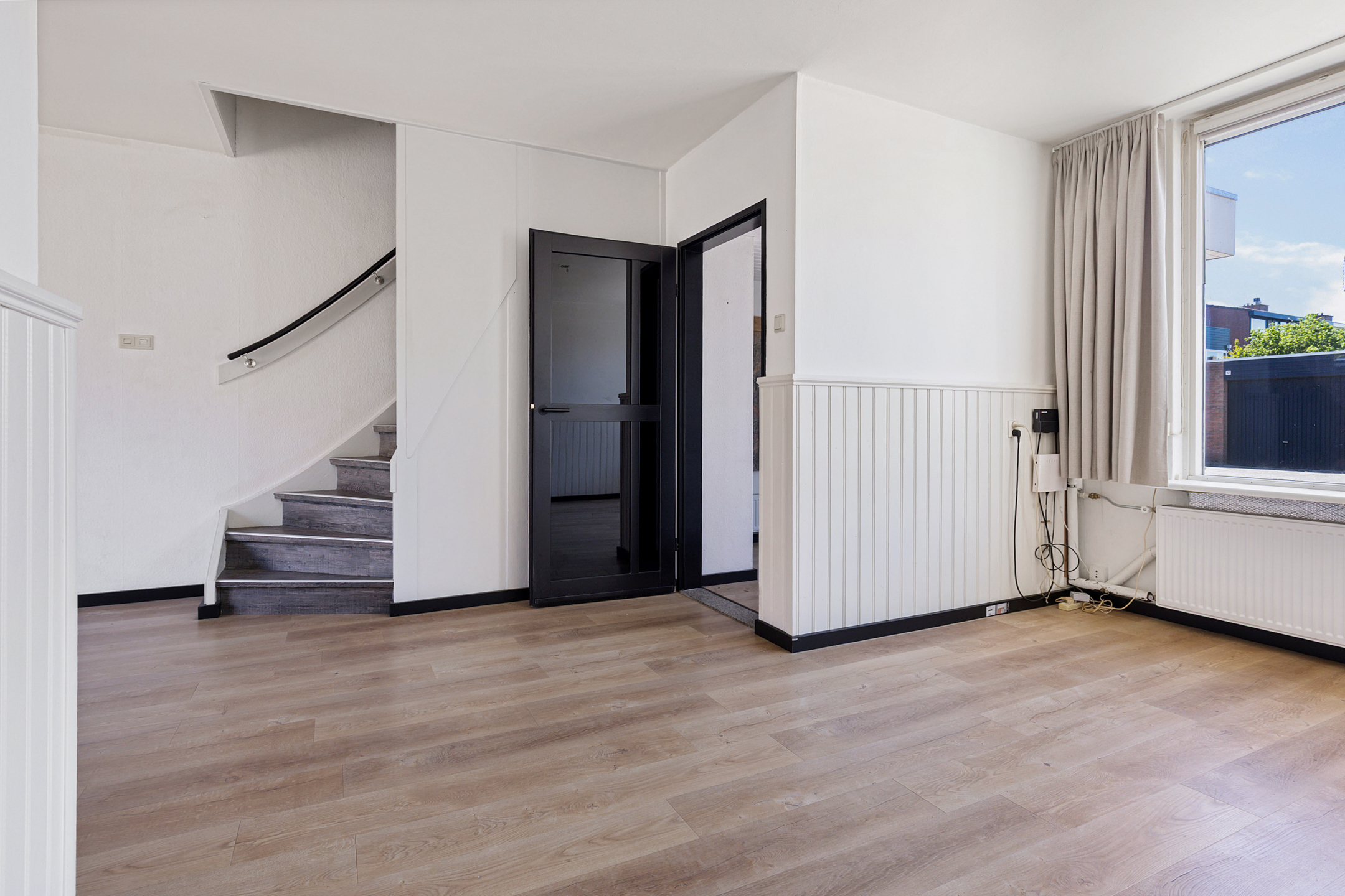 Eengezinswoning Tussenwoning Julianalaan 3, Woubrugge