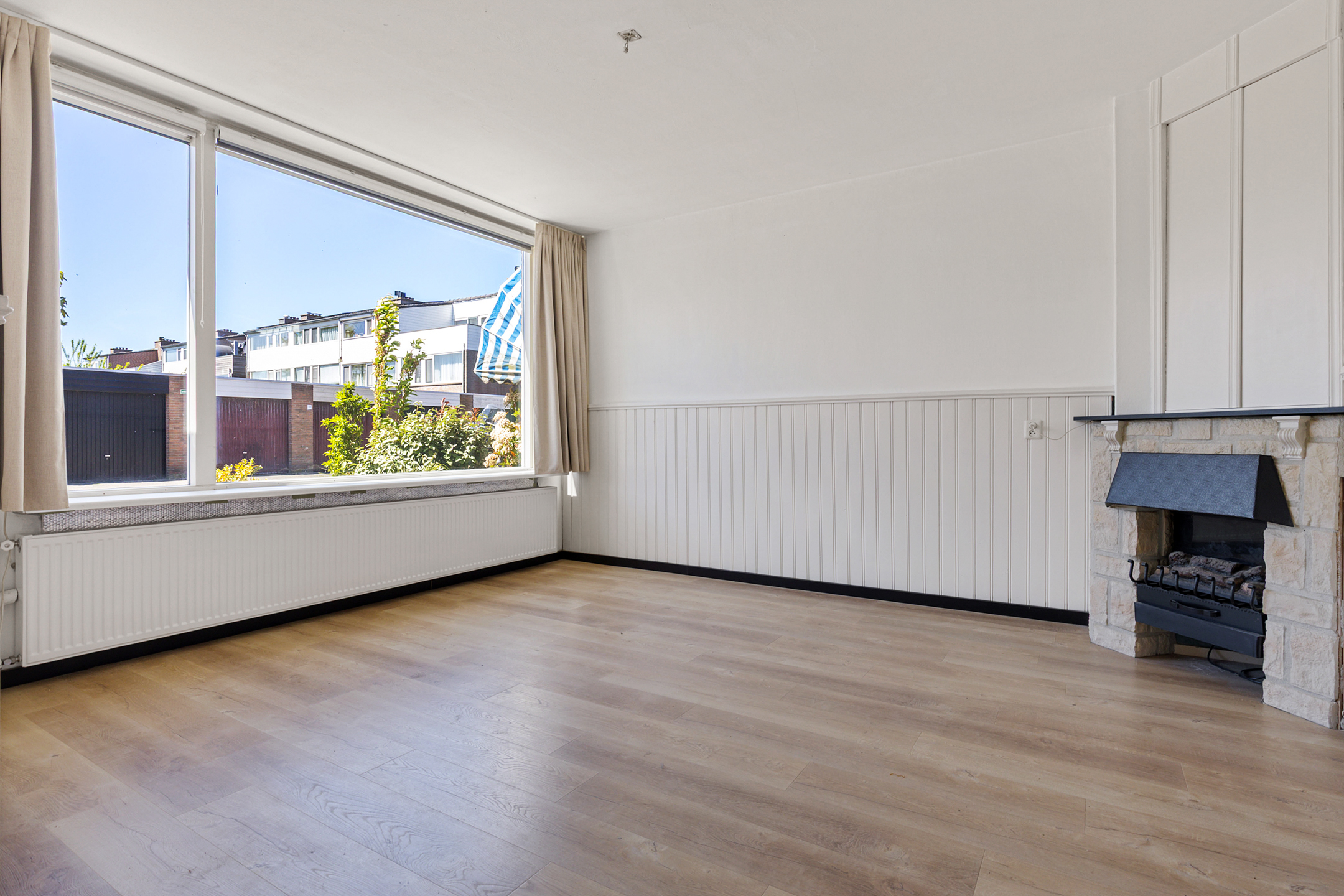 Eengezinswoning Tussenwoning Julianalaan 3, Woubrugge