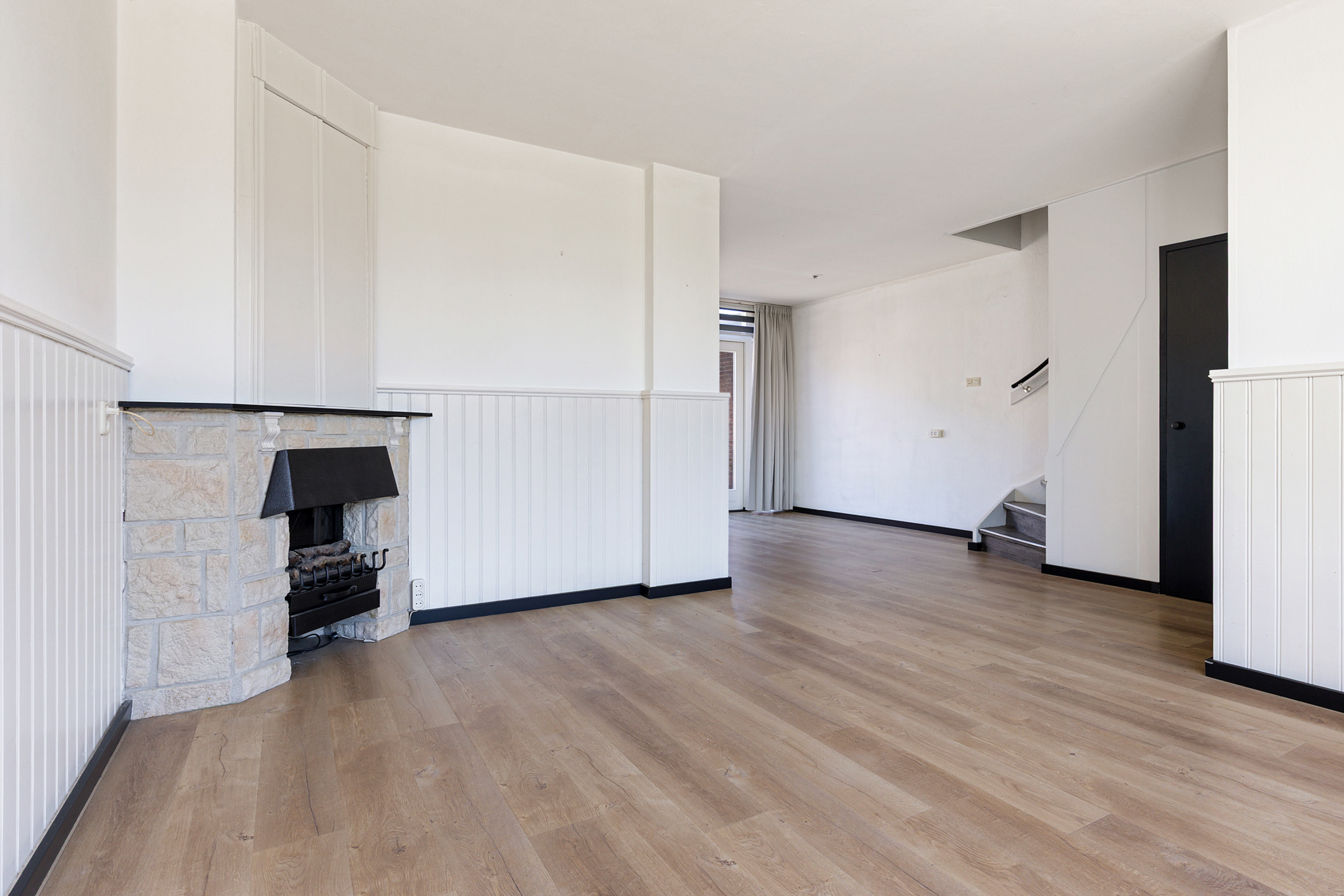 Eengezinswoning Tussenwoning Julianalaan 3, Woubrugge