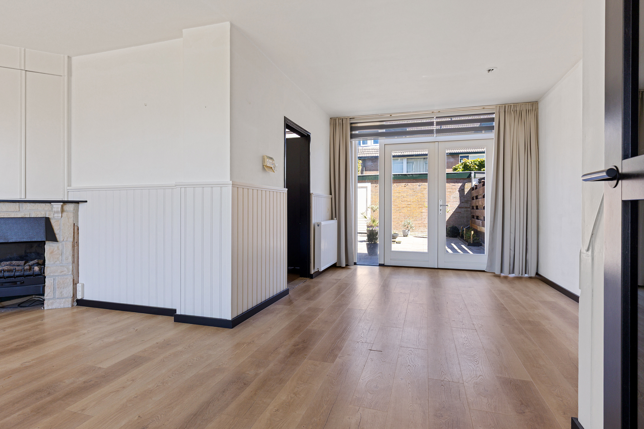 Eengezinswoning Tussenwoning Julianalaan 3, Woubrugge