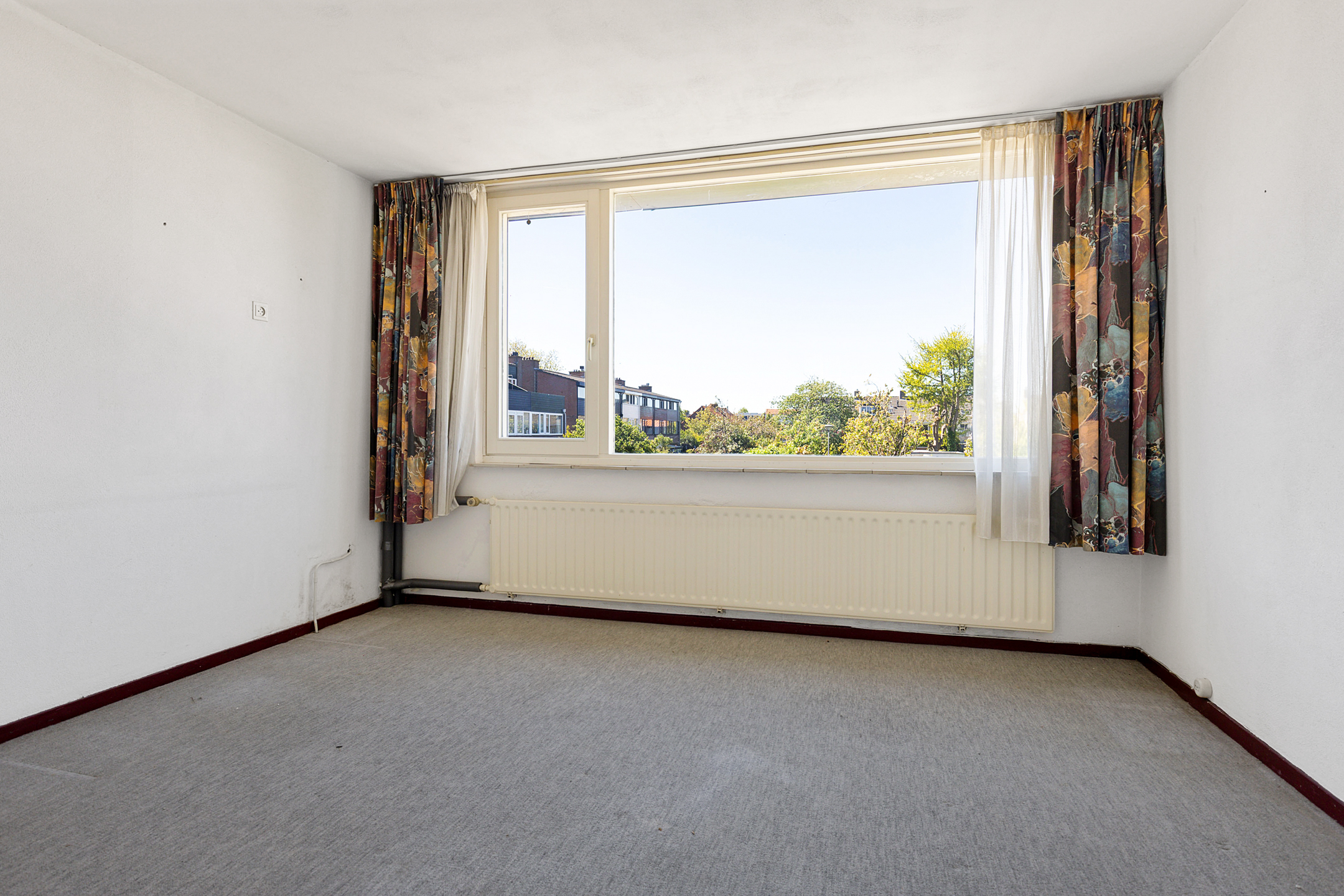 Eengezinswoning Tussenwoning Julianalaan 3, Woubrugge