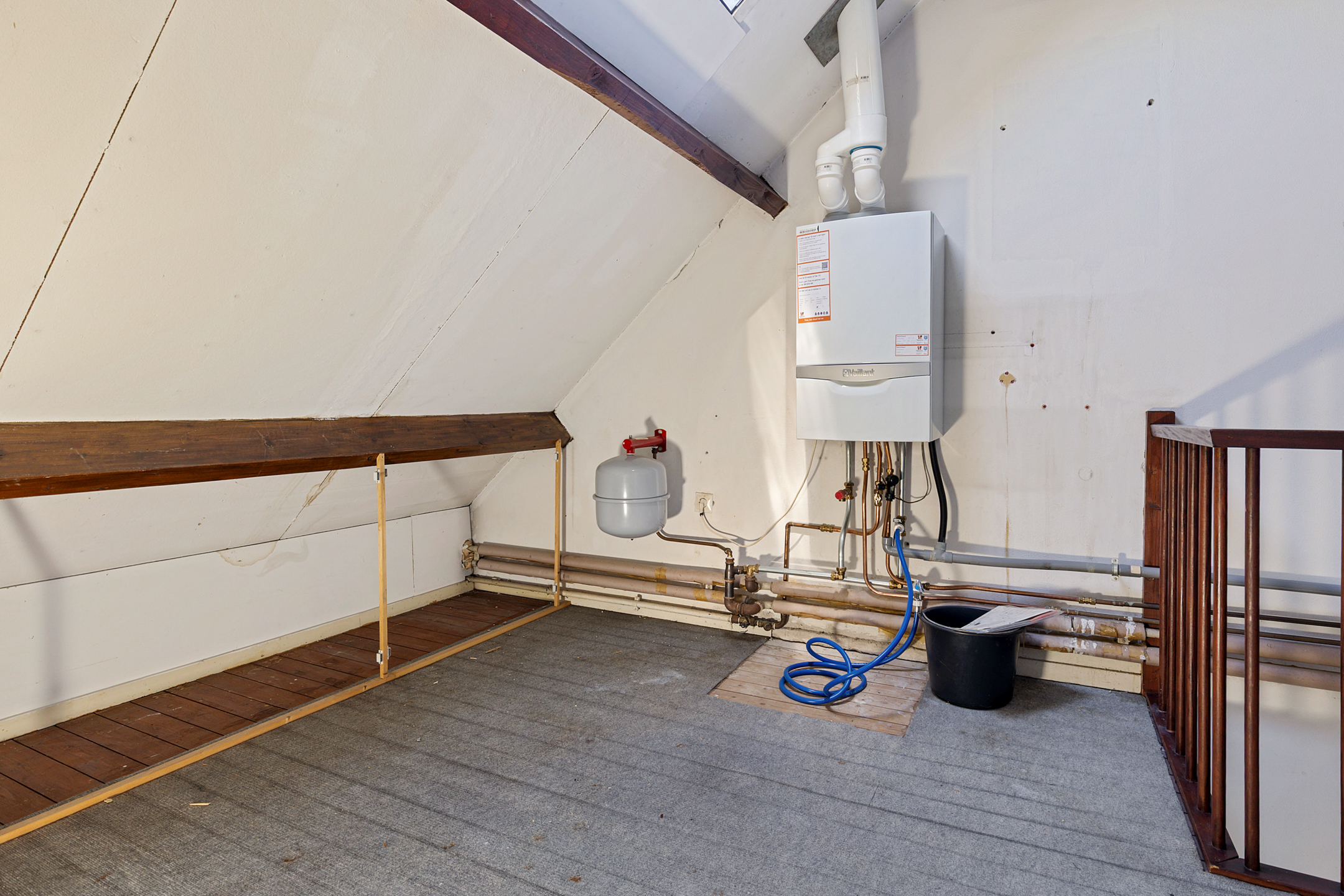 Eengezinswoning Tussenwoning Julianalaan 3, Woubrugge