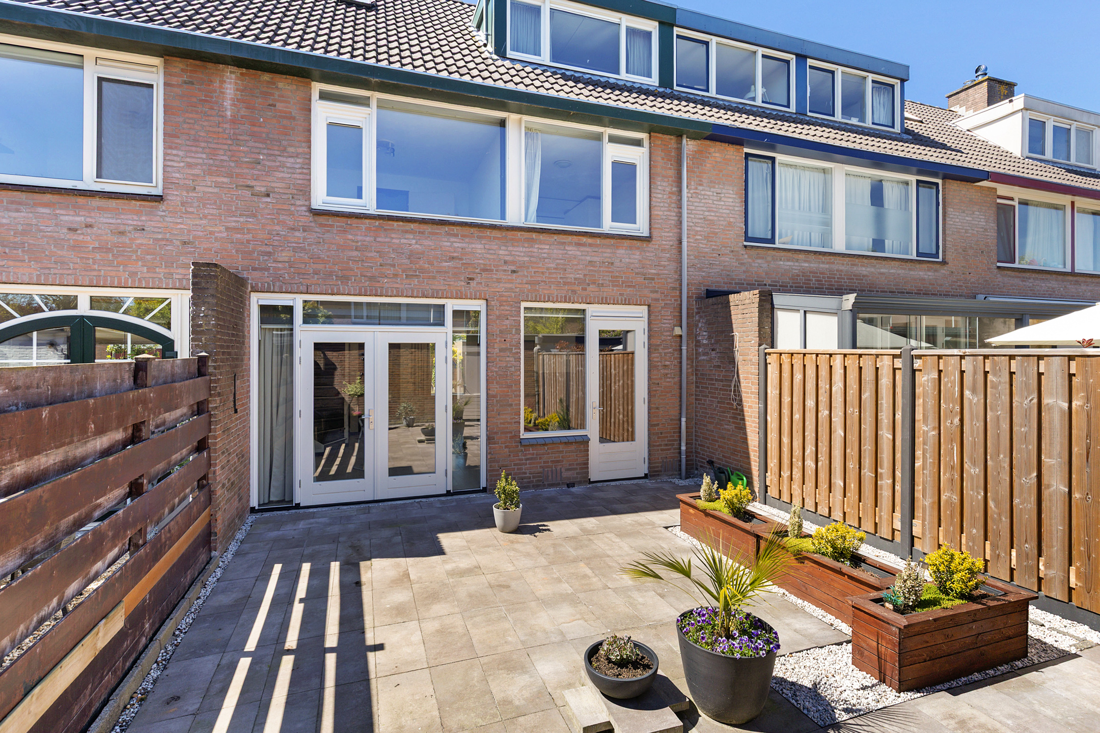 Eengezinswoning Tussenwoning Julianalaan 3, Woubrugge