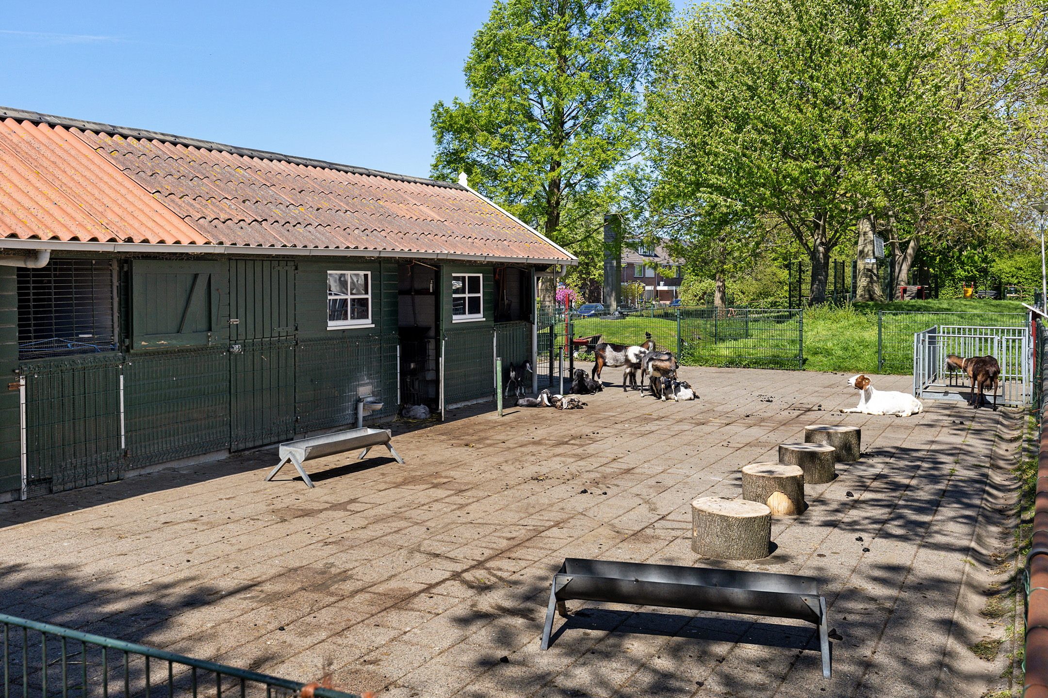 Eengezinswoning Tussenwoning Julianalaan 3, Woubrugge