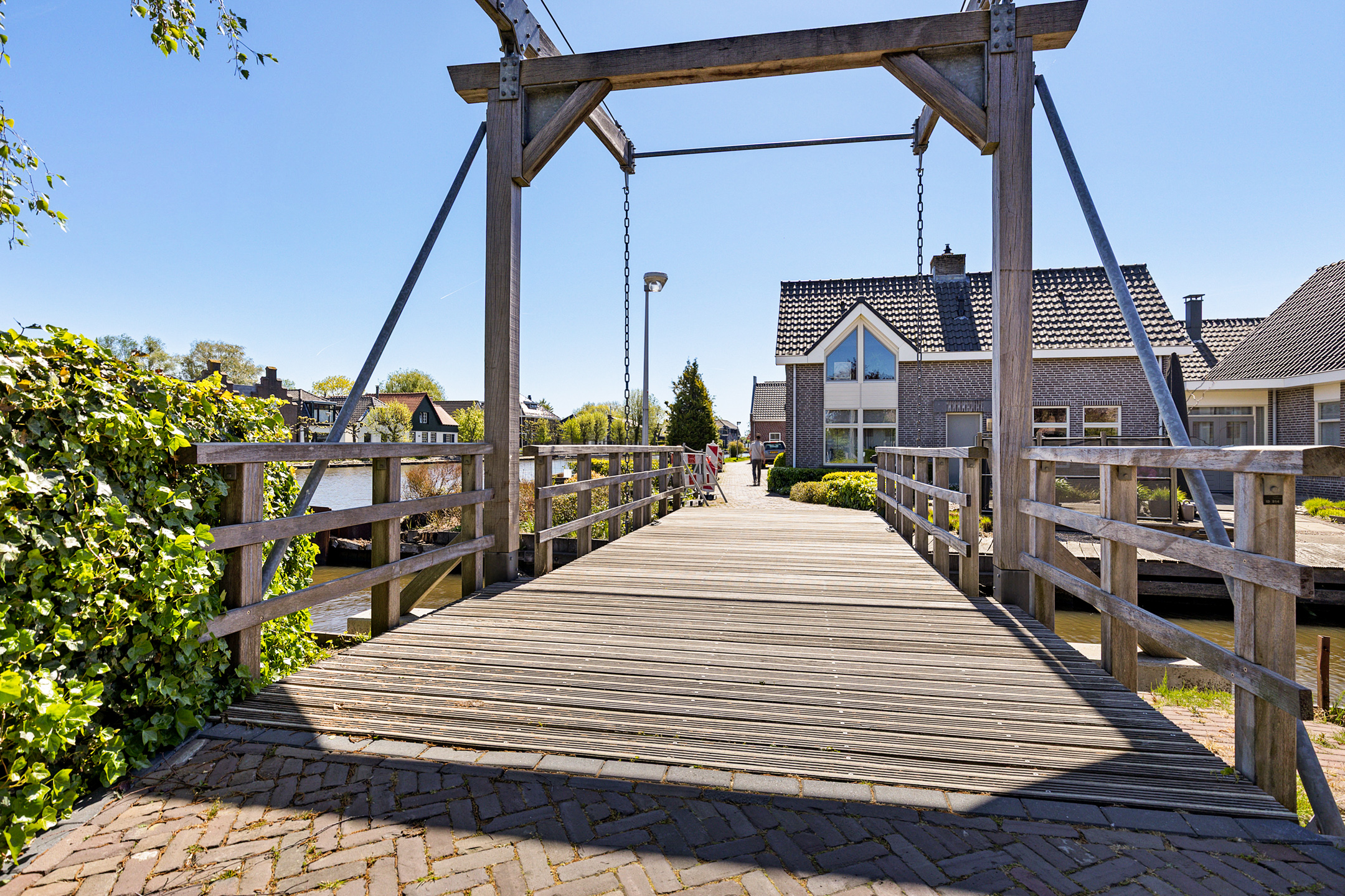 Eengezinswoning Tussenwoning Julianalaan 3, Woubrugge