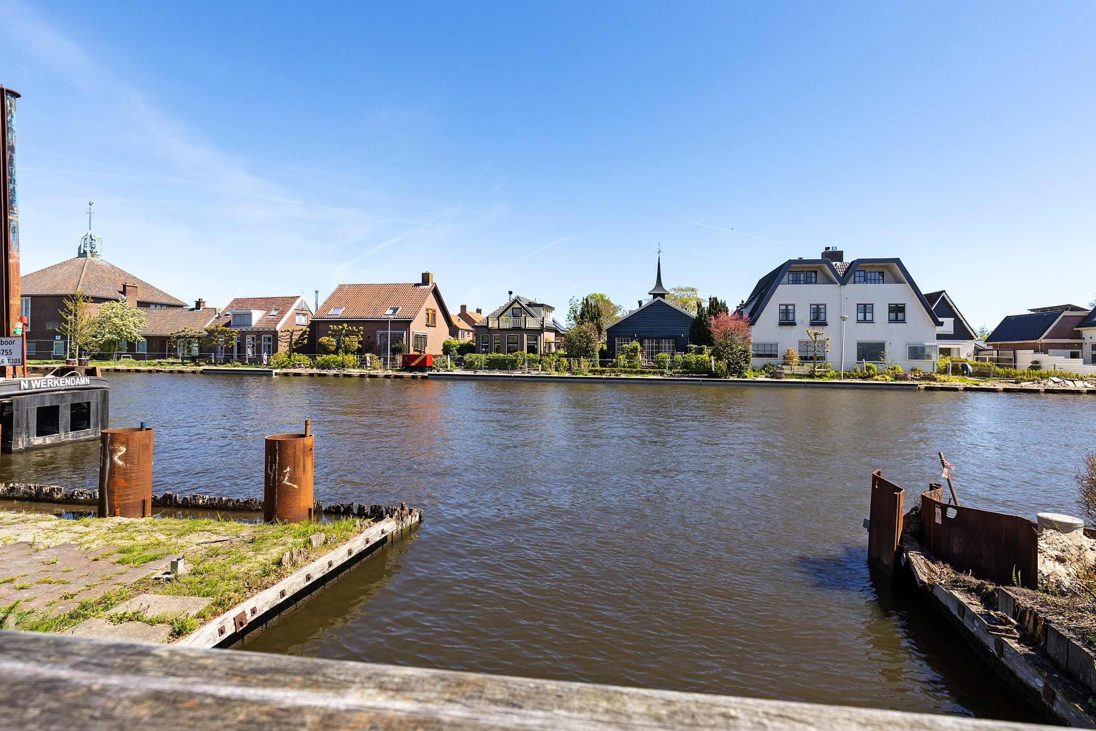 Eengezinswoning Tussenwoning Julianalaan 3, Woubrugge