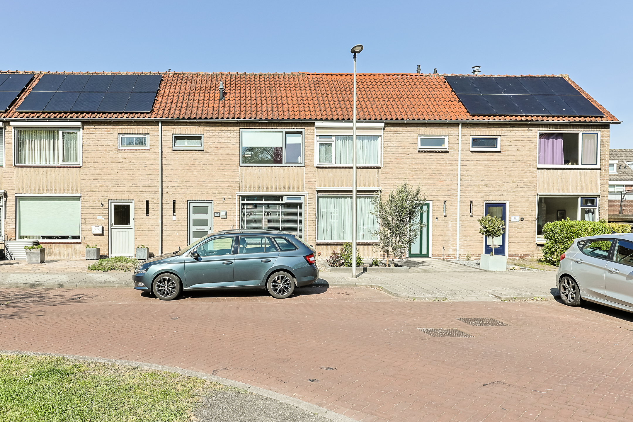 Eengezinswoning Tussenwoning Kastanjestraat 13, Alphen aan den Rijn