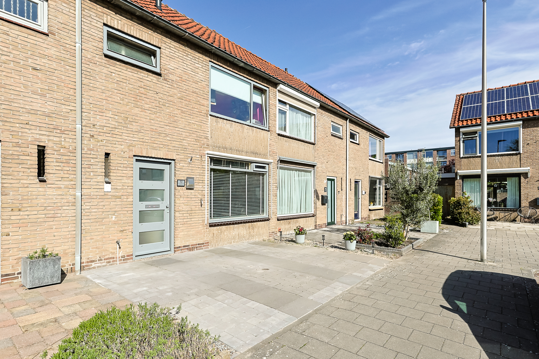 Eengezinswoning Tussenwoning Kastanjestraat 13, Alphen aan den Rijn
