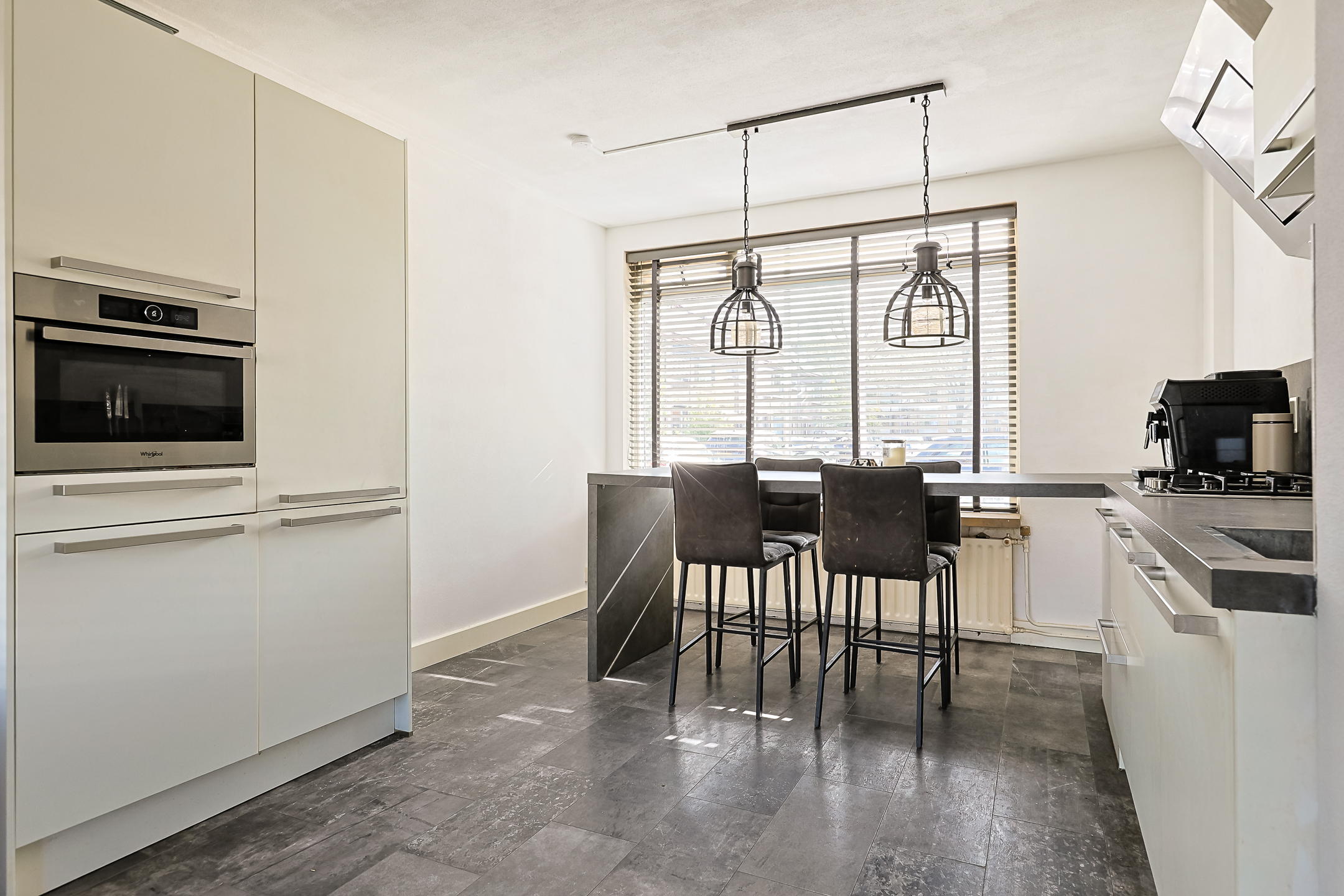 Eengezinswoning Tussenwoning Kastanjestraat 13, Alphen aan den Rijn