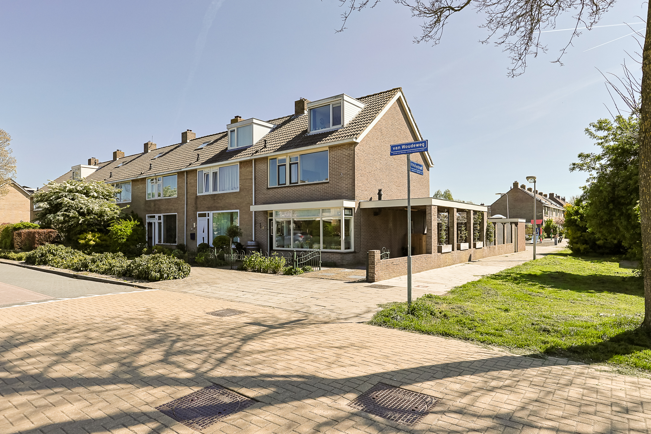 Eengezinswoning Hoekwoning Van Woudeweg 38, Woubrugge
