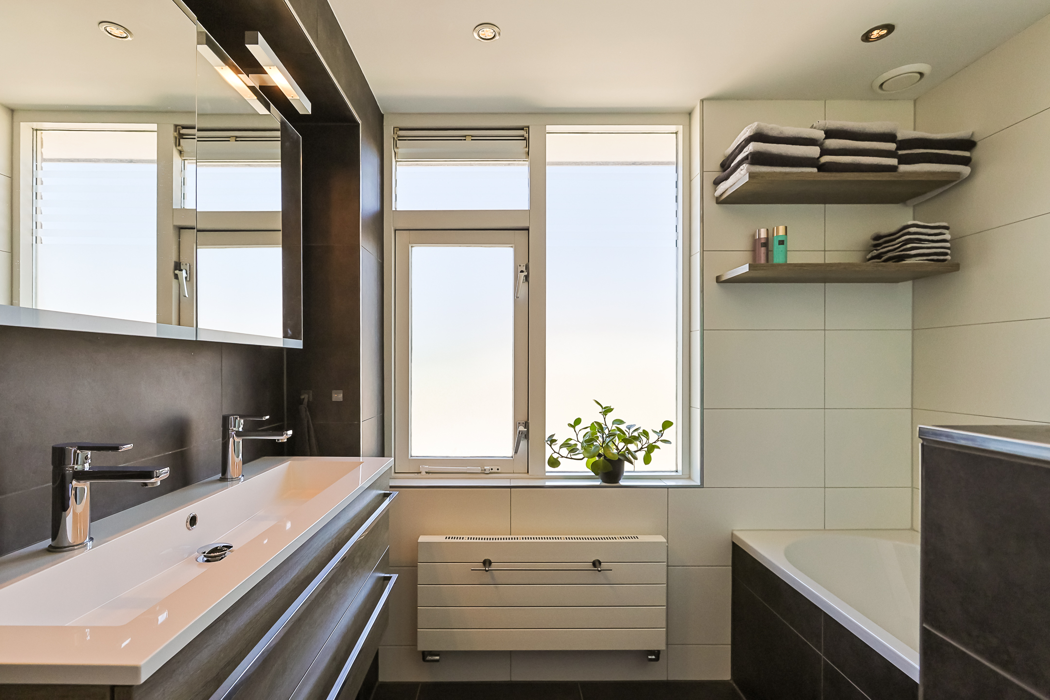 Eengezinswoning Hoekwoning Van Woudeweg 38, Woubrugge