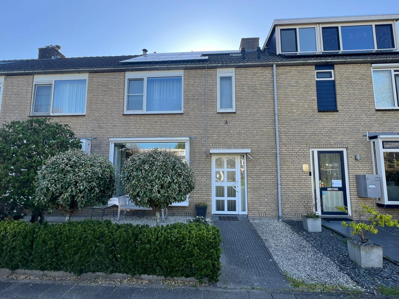 Eengezinswoning Tussenwoning Schuberthof 49, Alphen aan den Rijn