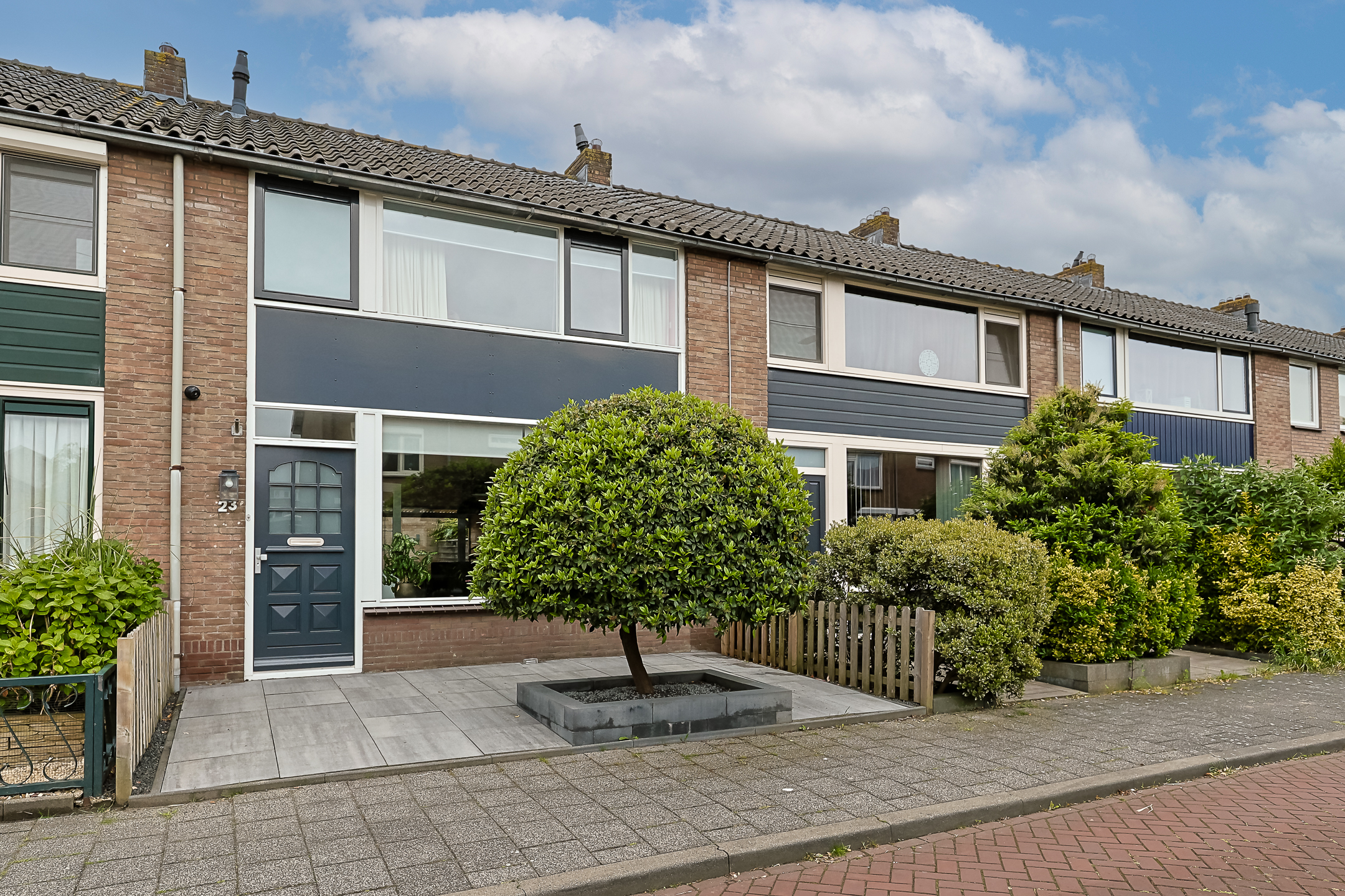 Eengezinswoning Tussenwoning Barentszstraat 23, Alphen aan den Rijn