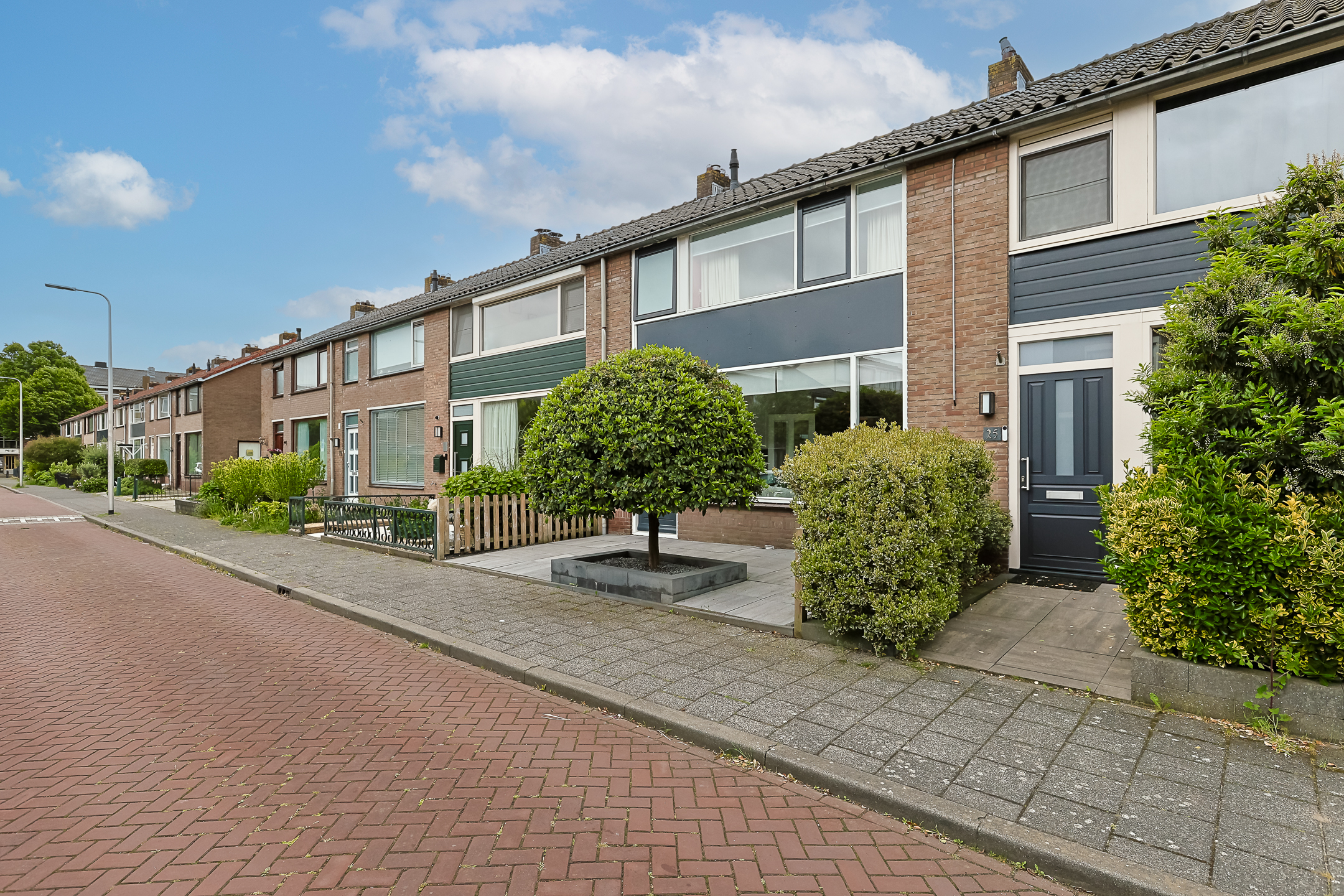 Eengezinswoning Tussenwoning Barentszstraat 23, Alphen aan den Rijn