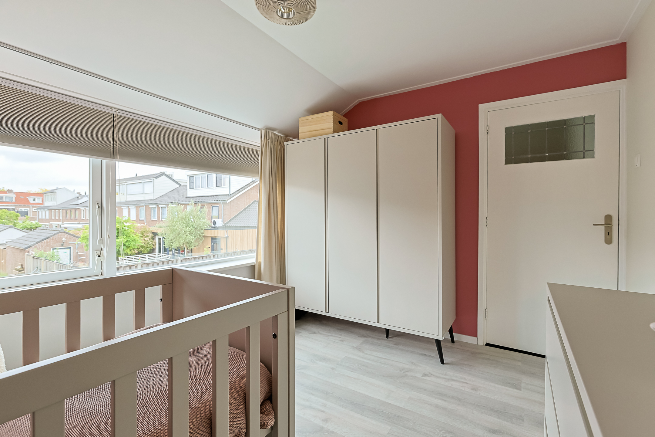 Eengezinswoning Tussenwoning Barentszstraat 23, Alphen aan den Rijn